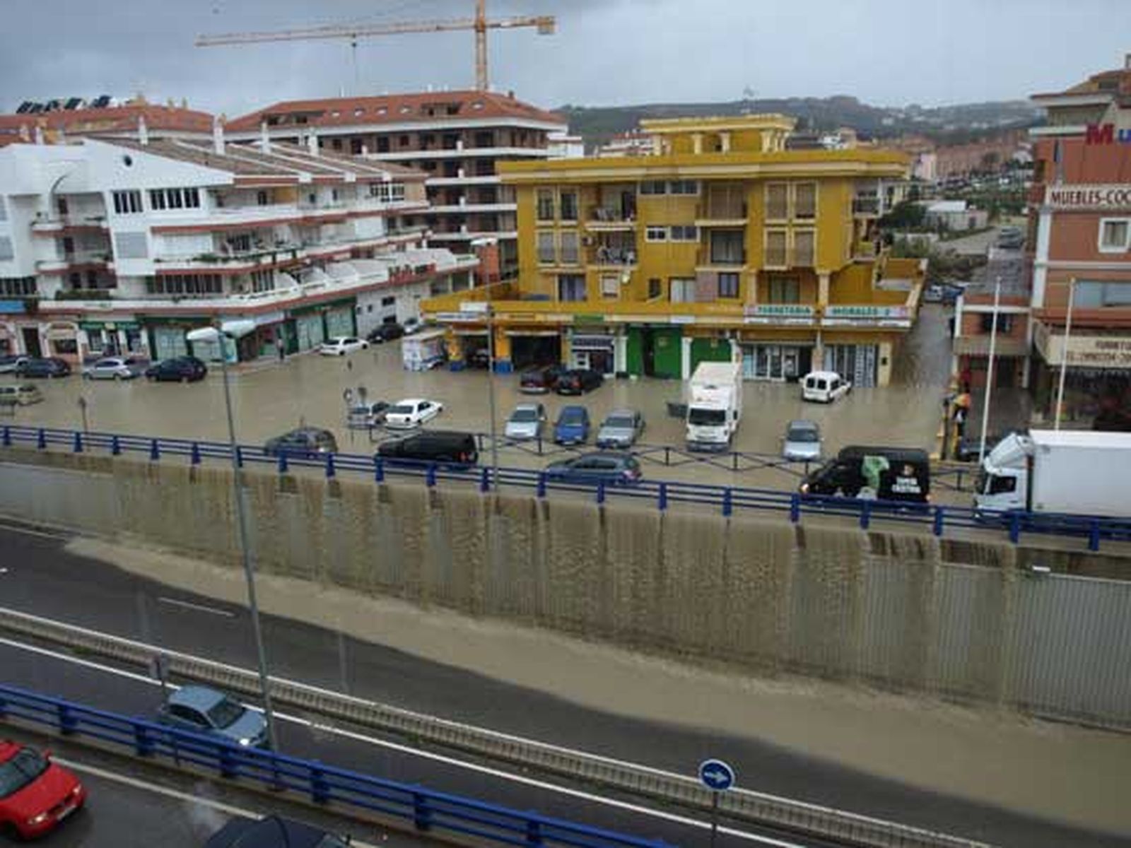 Varios vehículos quedaron atrapados en este túnel. 

Foto: Agencias