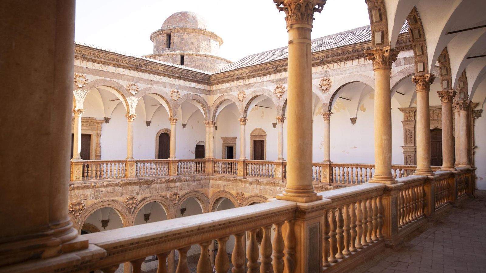 Interior del Castillo de la Calahorra.