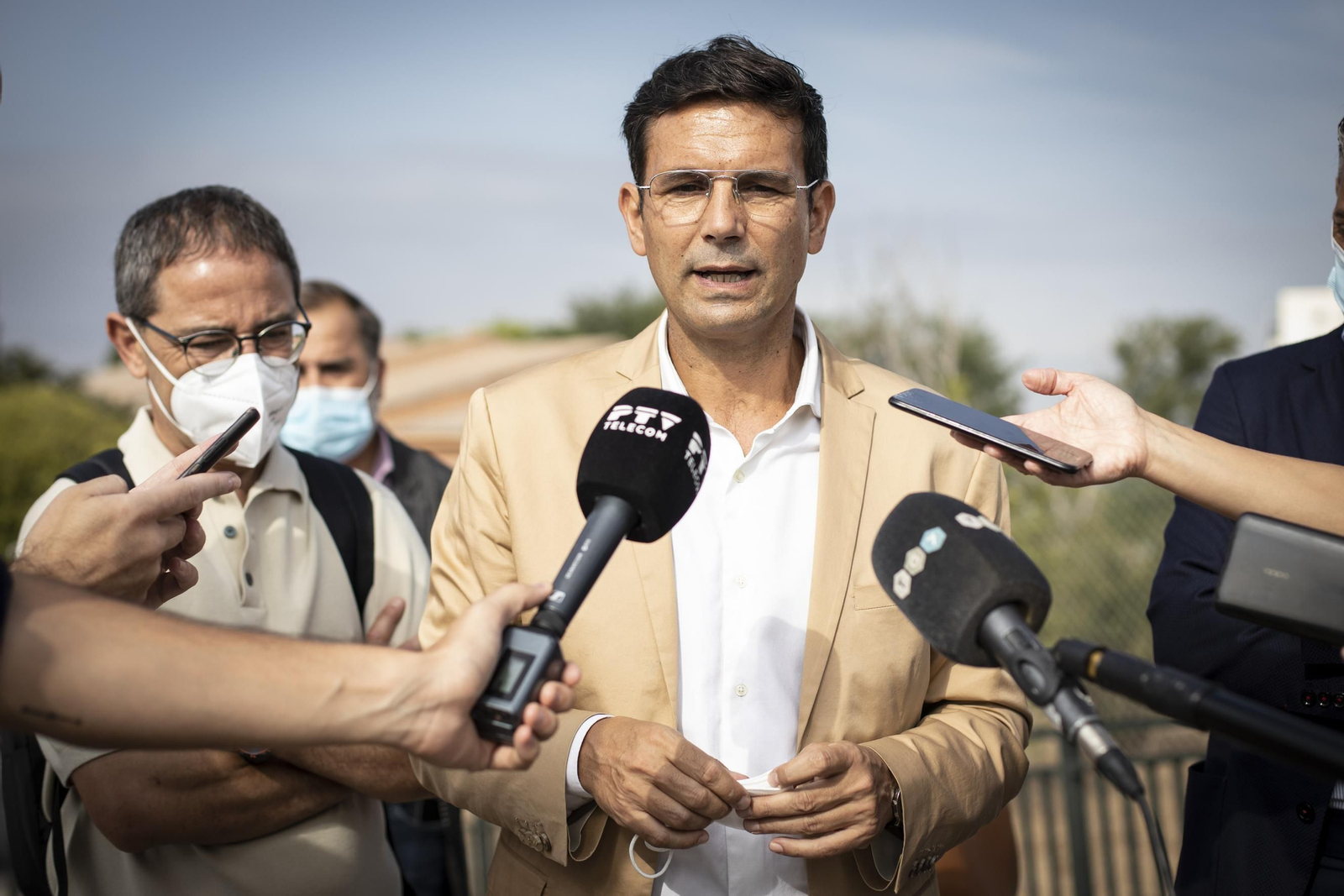 El acalde de Granada dice que “hay que tener la cara de cemento” para pedir su reprobación