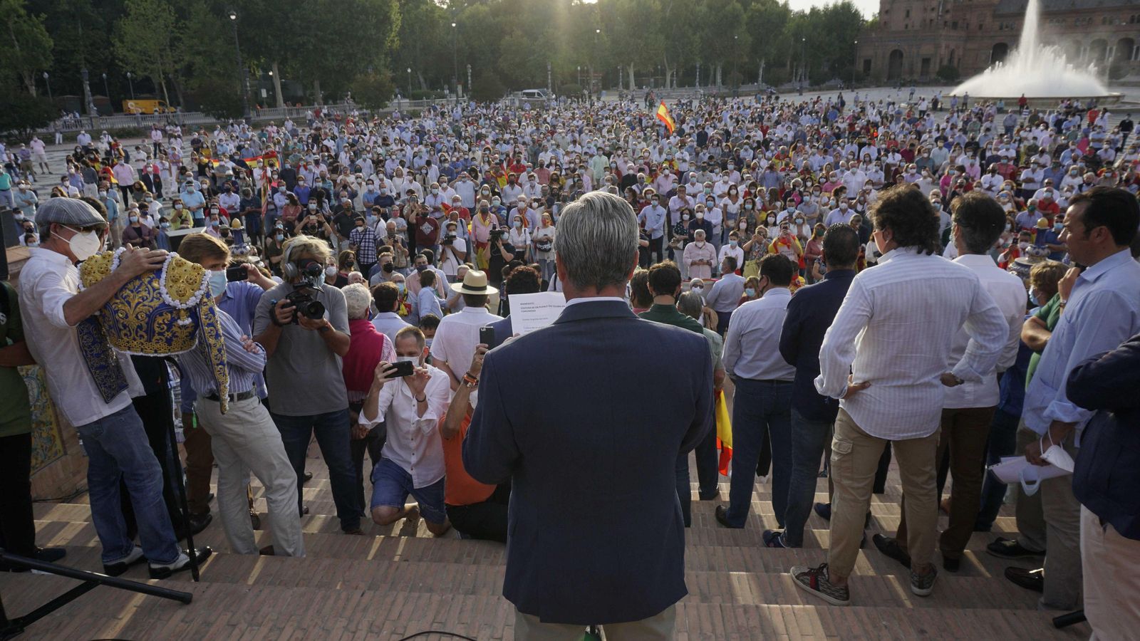 Espartaco durante la lectura del manifiesto.