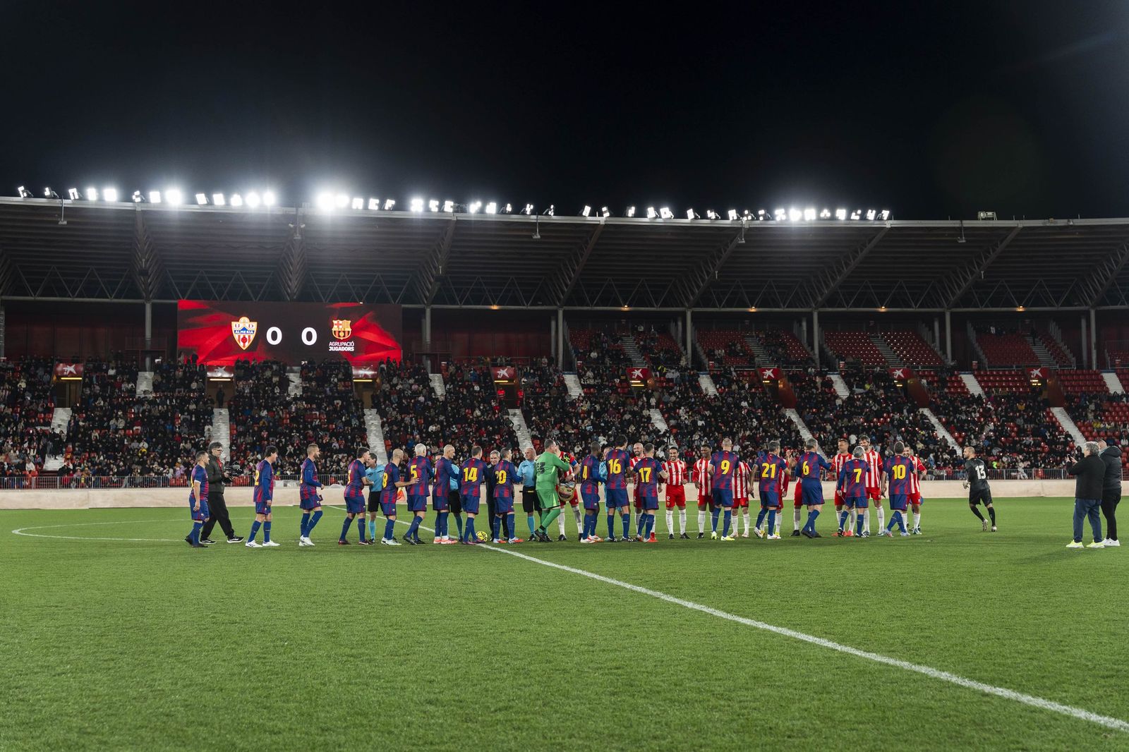 Fotogalería del partido homenaje a Guillermo Blanes entre los veteranos de la UD Almería y el FC Barcelona