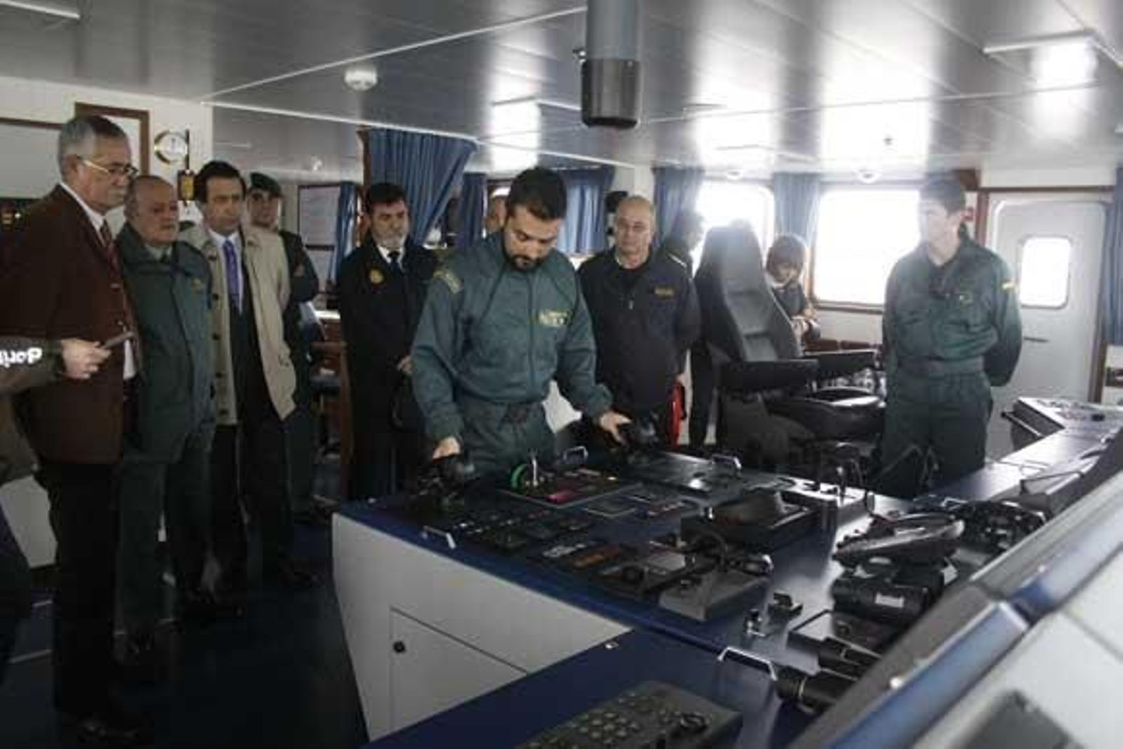 La superpatrullera 'Río Segura' hace escala en el puerto de Algeciras para repostar. Tiene 73 metros de eslora y está destinada para las misiones de la Guardia Civil en alta mar./Fotos:Vanessa Pérez

Foto: Vanessa Perez