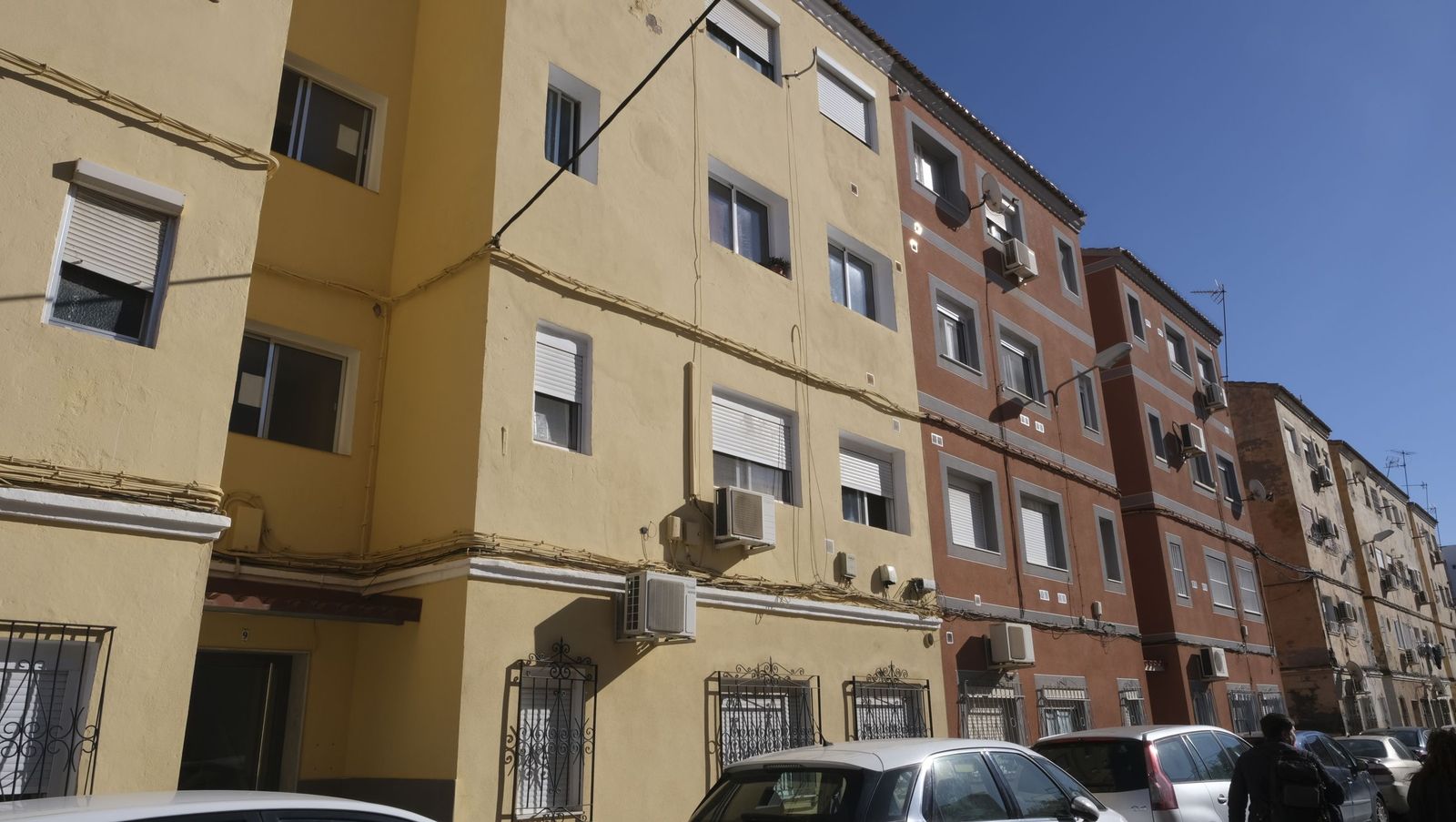 La rehabilitación de los edificios del barrio de los pintores en Almería avanza a buen ritmo, en imágenes