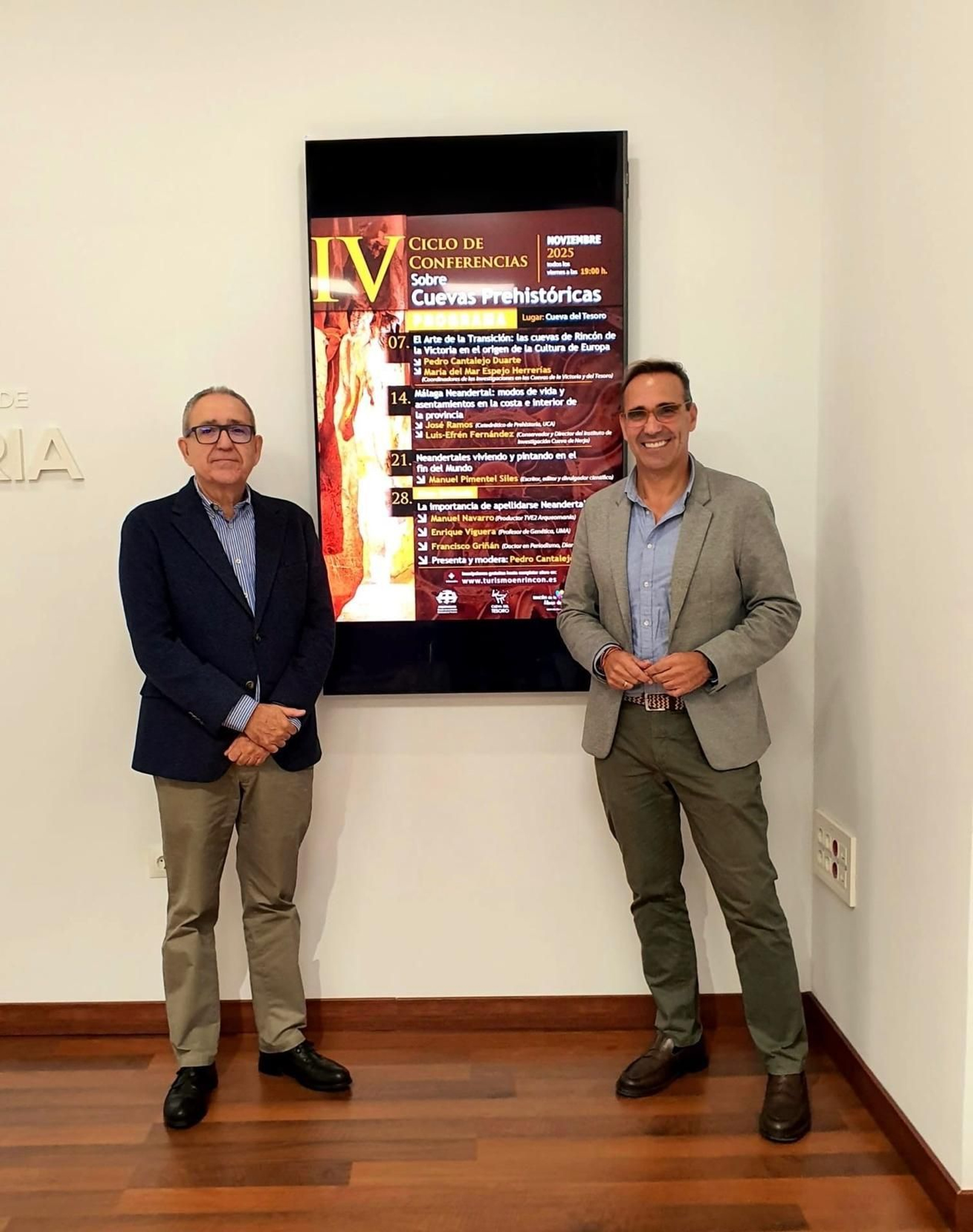 Antonio José Martín junto a Pedro Cantalejo en la presentación del IV Ciclo de Conferencias sobre Cuevas Prehistóricas Antonio José Martín junto a Pedro Cantalejo en la presentación del IV Ciclo de Conferencias sobre Cuevas Prehistóricas