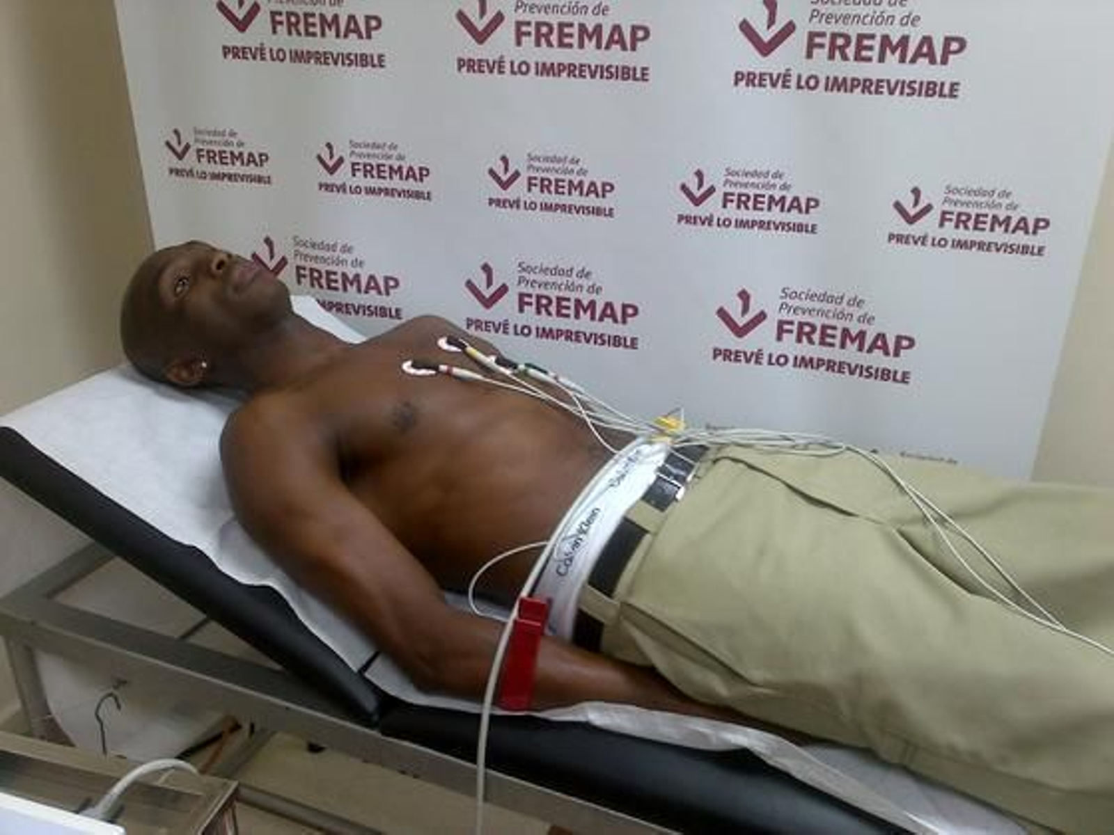 M'Bia, fuerza para el eje