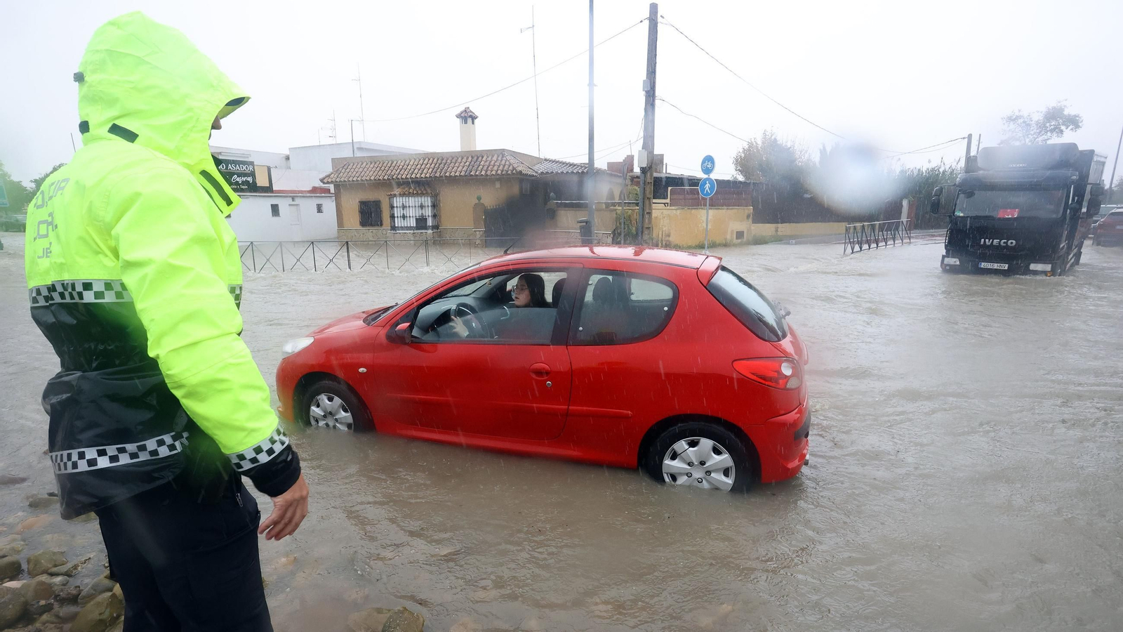 Imágenes del paso de la Dana, inundaciones, destrozos y caos por todo Jerez