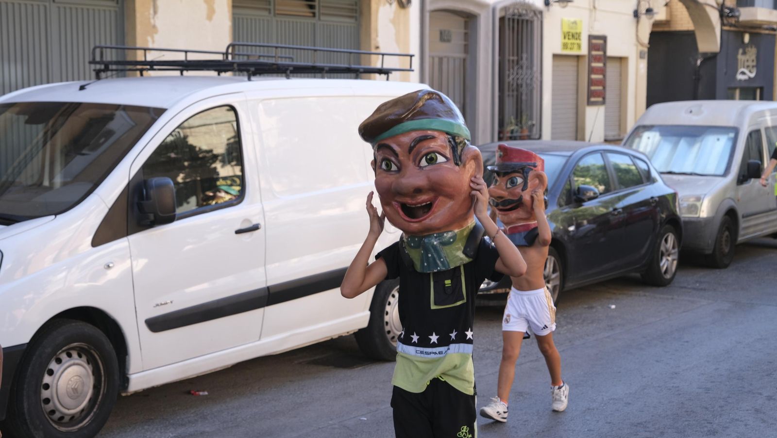 Gigantes y cabezudos en la Feria de Almería 2024, en imágenes