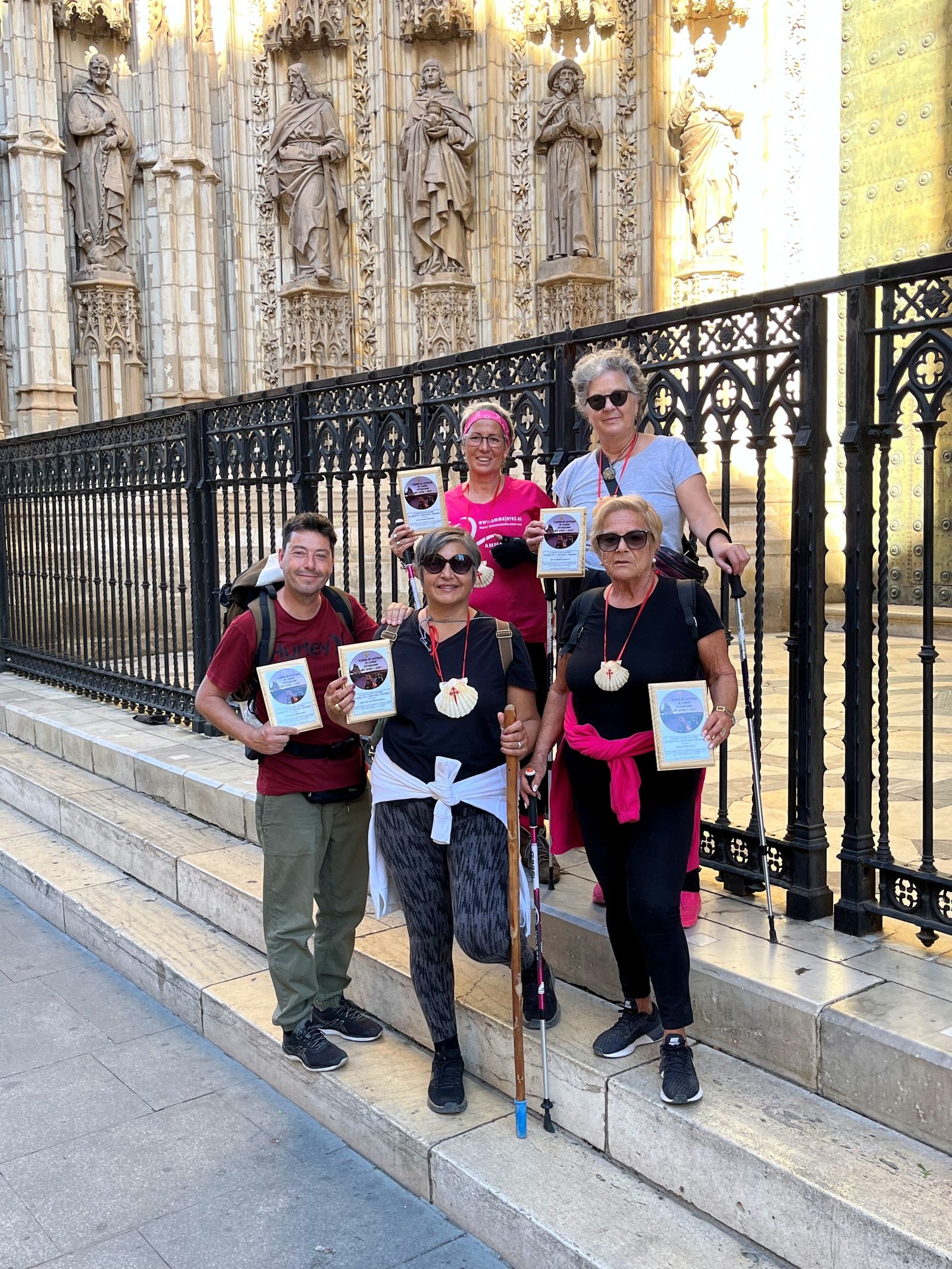 A su llegada a la Catedral de Sevilla.
