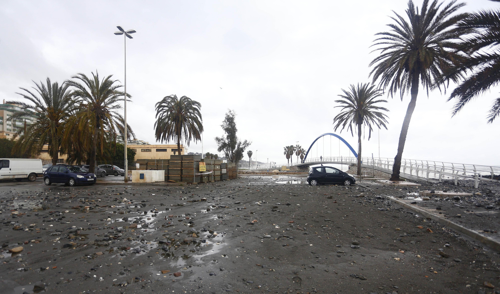 Las fotos de los efectos del temporal en las playas y paseos marítimos de Málaga