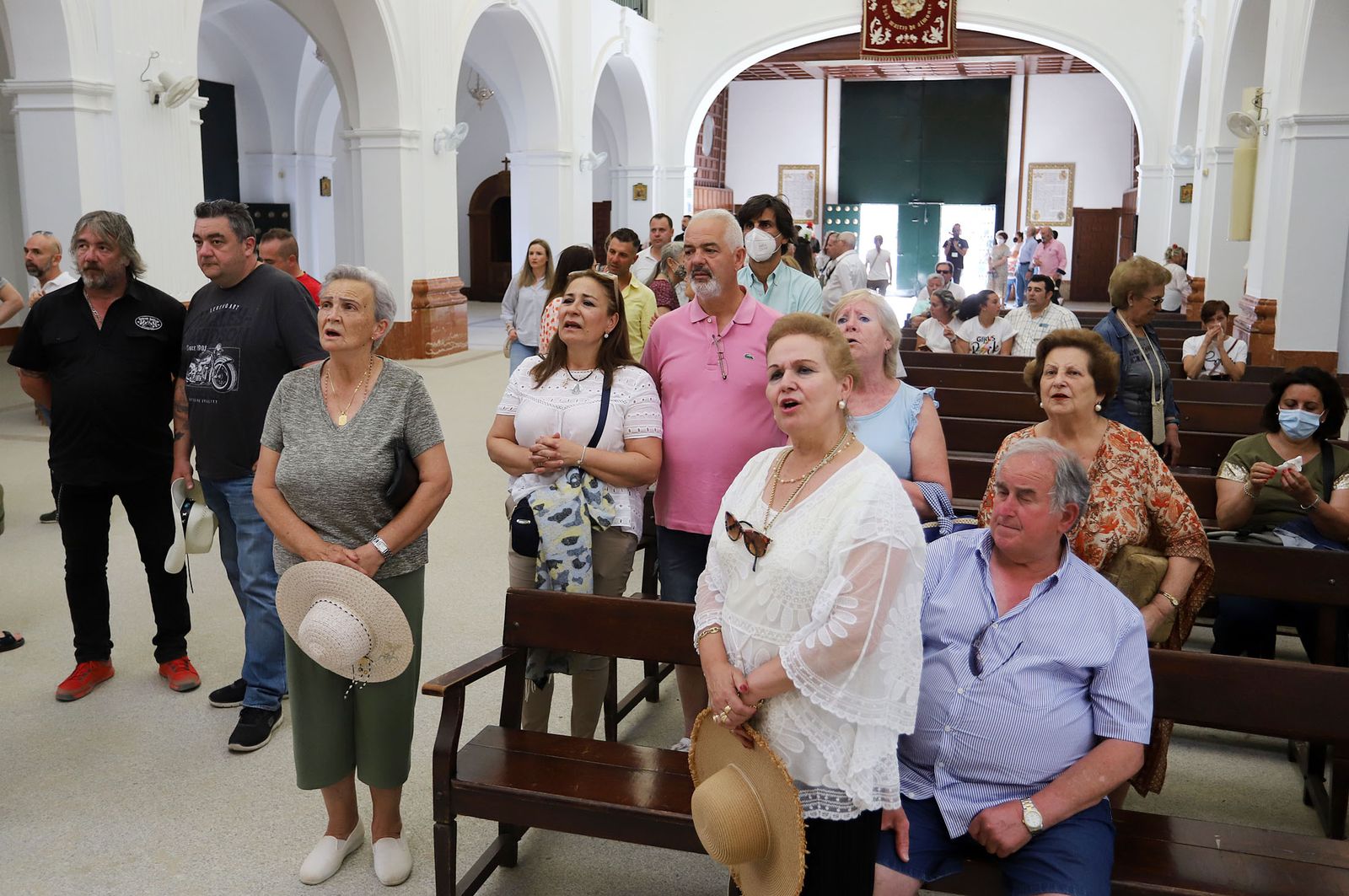 Ambiente en la aldea del Rocío previo a la llegada de las Hermandades, en imágenes
