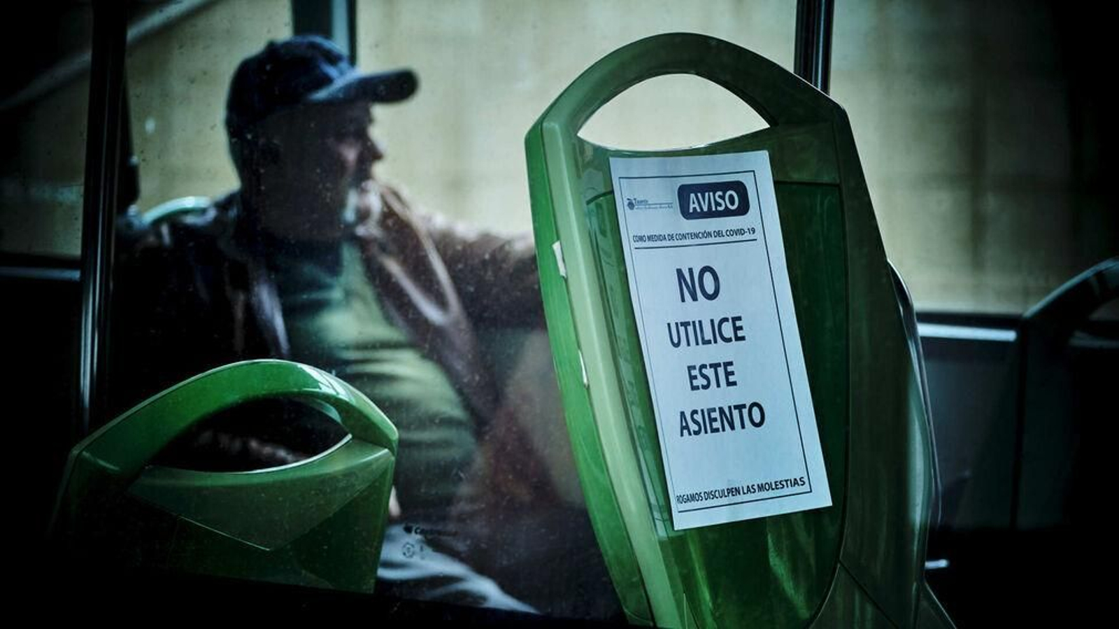 Aviso en un autobús de la ciudad de Cádiz.