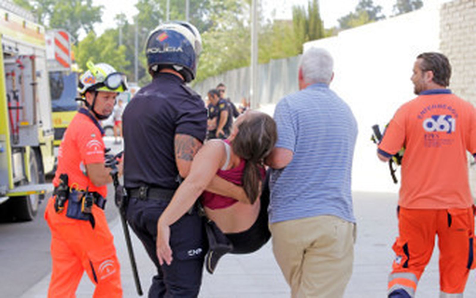 Desalojan todo un bloque de Vallesequillo II tras el incendio de un patio interior