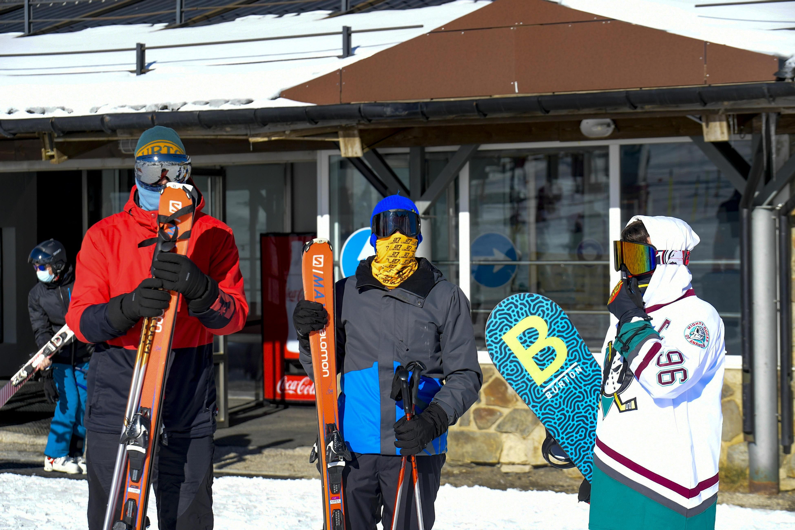 Fotos: así fue el primer día de la temporada de esquí en Sierra Nevada