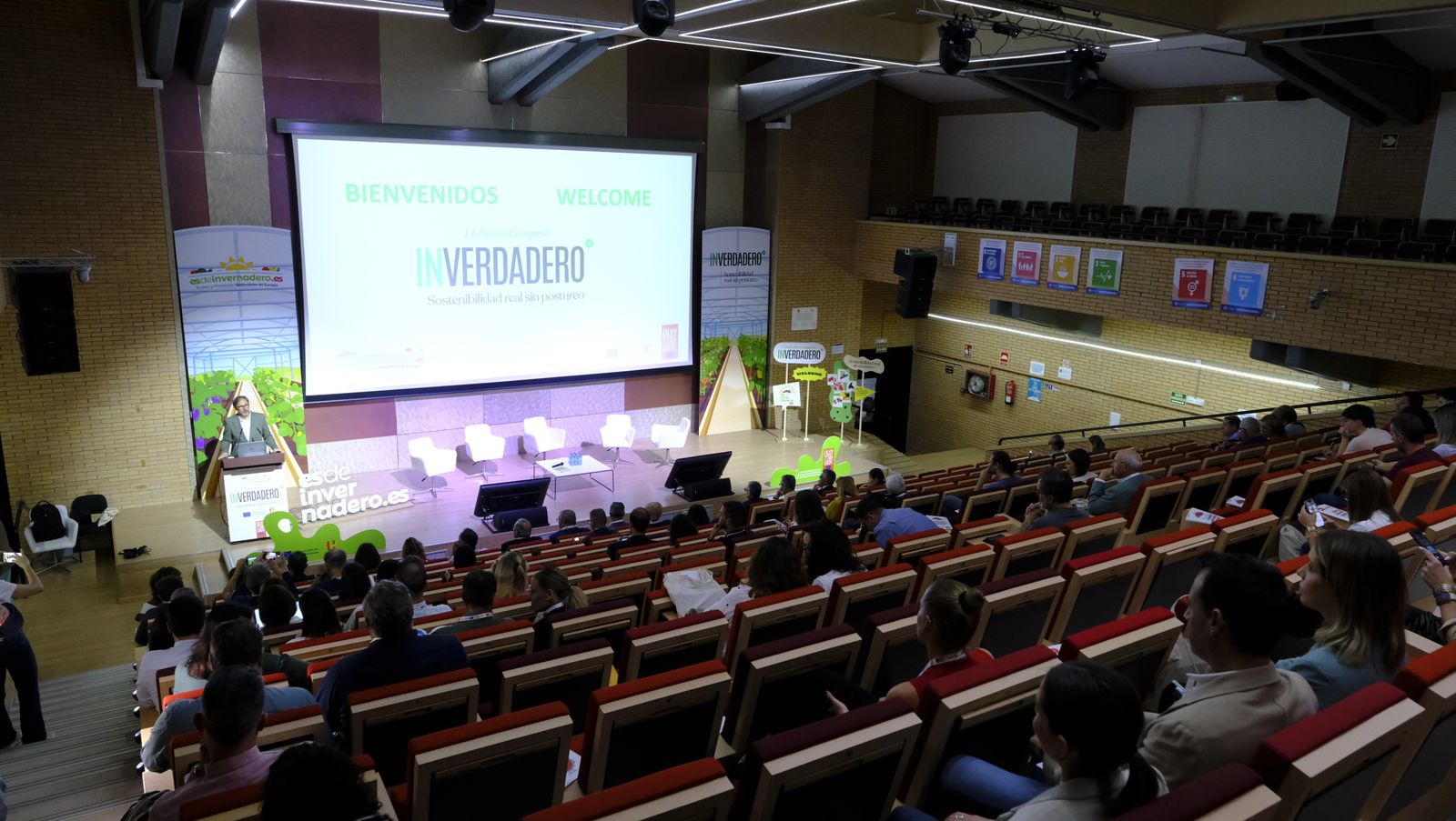 Imágenes de las jornadas sobre invernaderos de Hortispaña en la Universidad de Almería