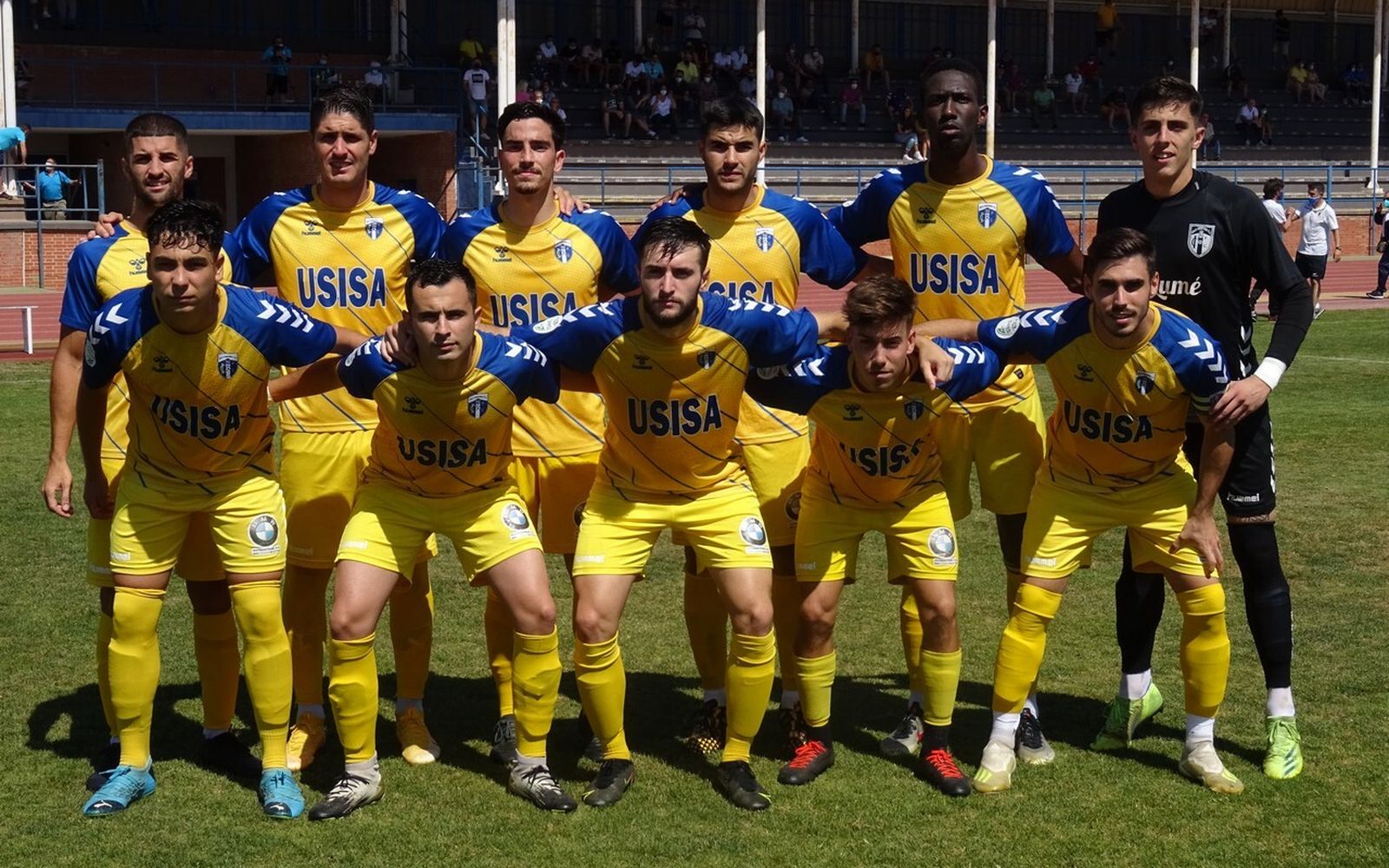 Alineación inicial del Isla Cristina ante el San José.