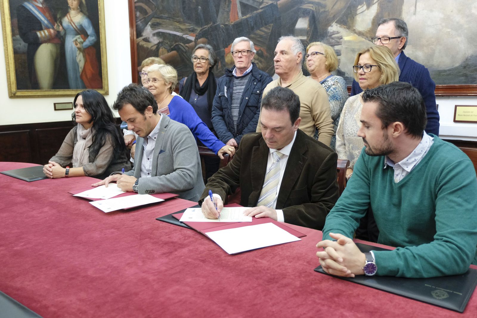 Momento de la firma del convenio entre Ayuntamiento, Cemabasa y SOS Bebés Robados.