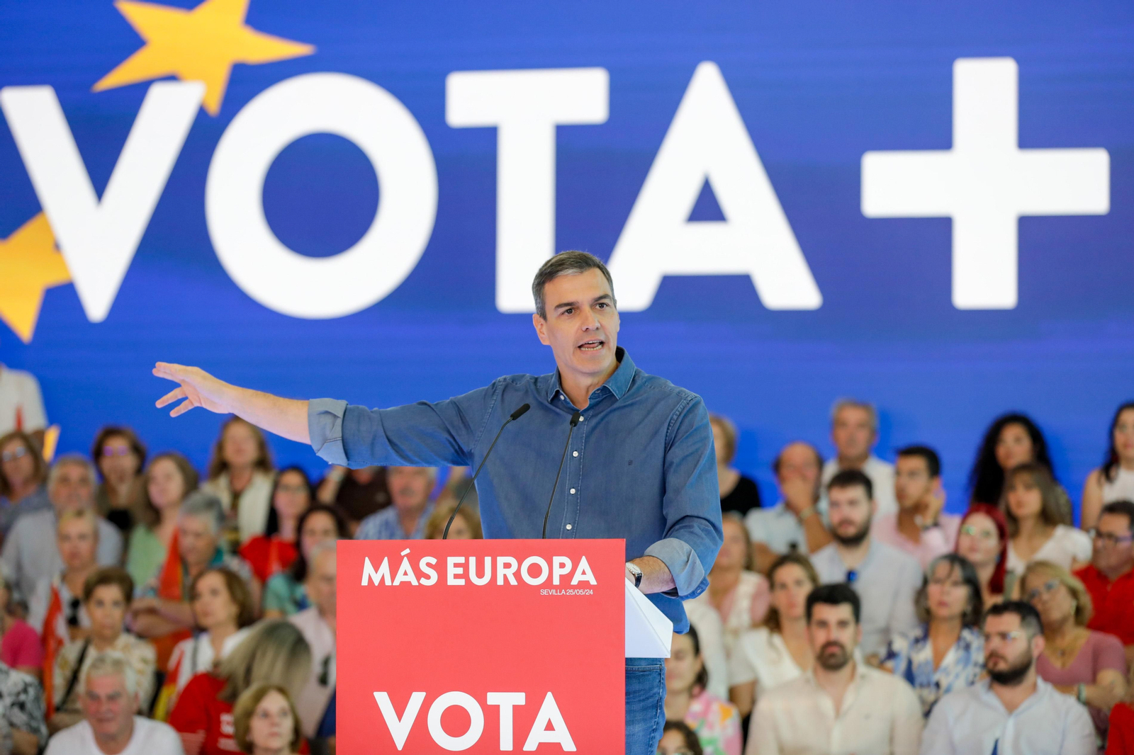 Las imágenes del mitin de Pedro Sánchez en Sevilla