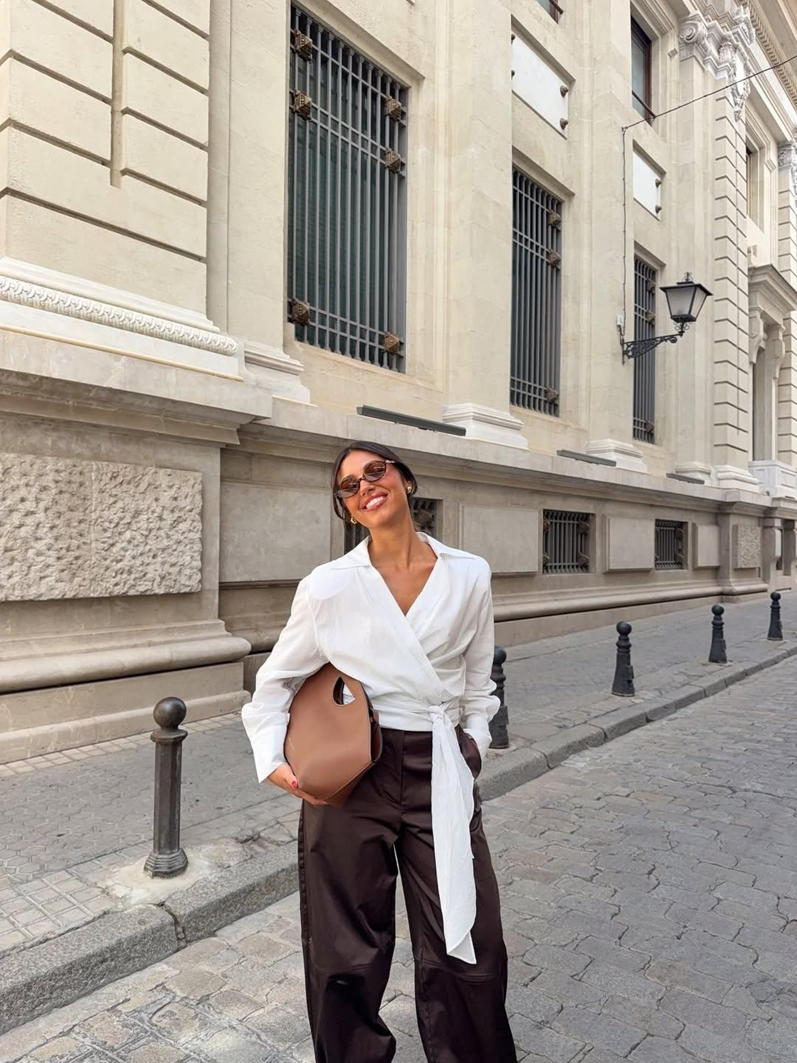 Los pantalones anchos continúan siendo una apuesta segura