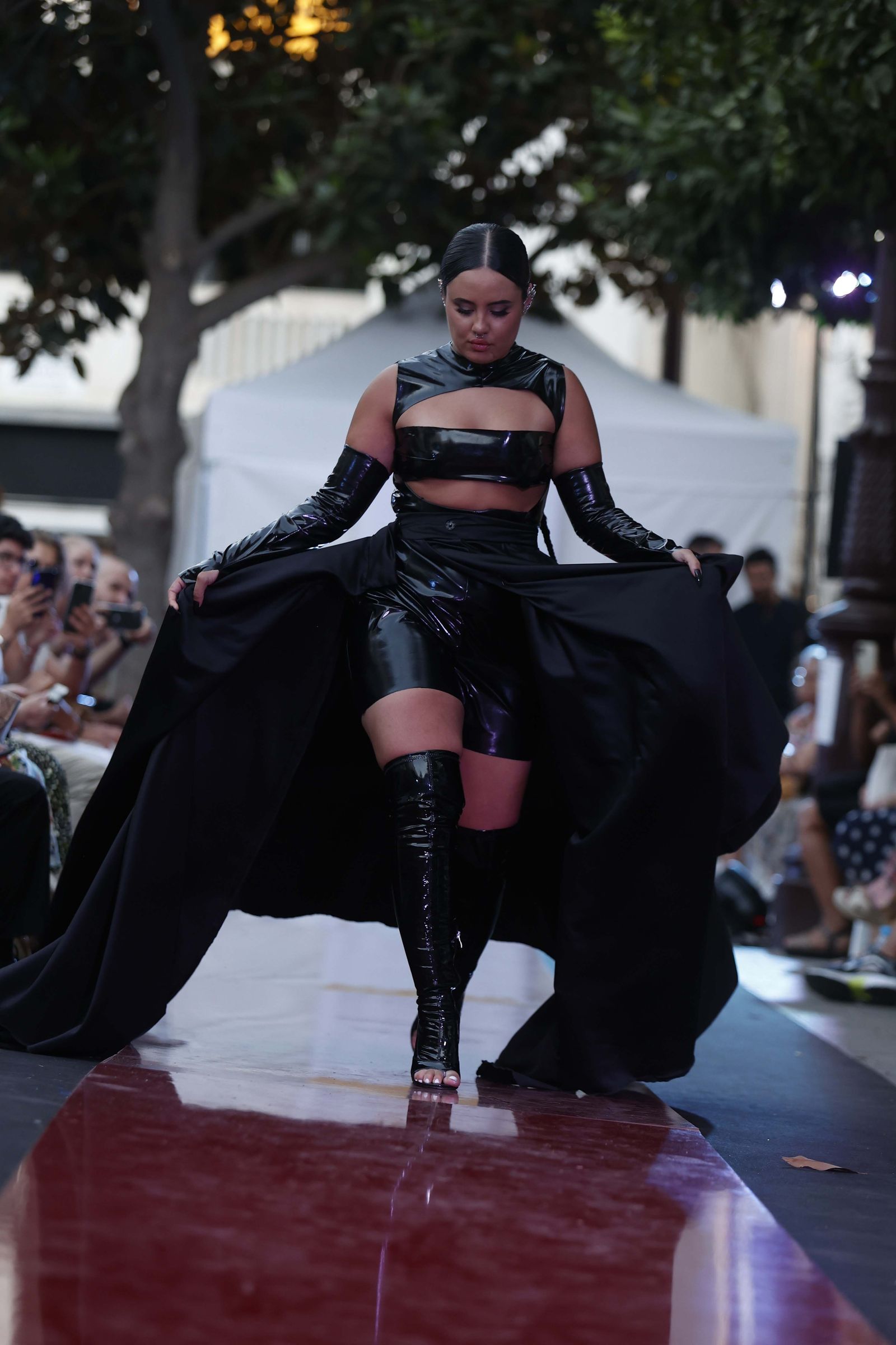 Las imágenes del Desfile de Jóvenes Diseñadores en la Plaza de la Magdalena