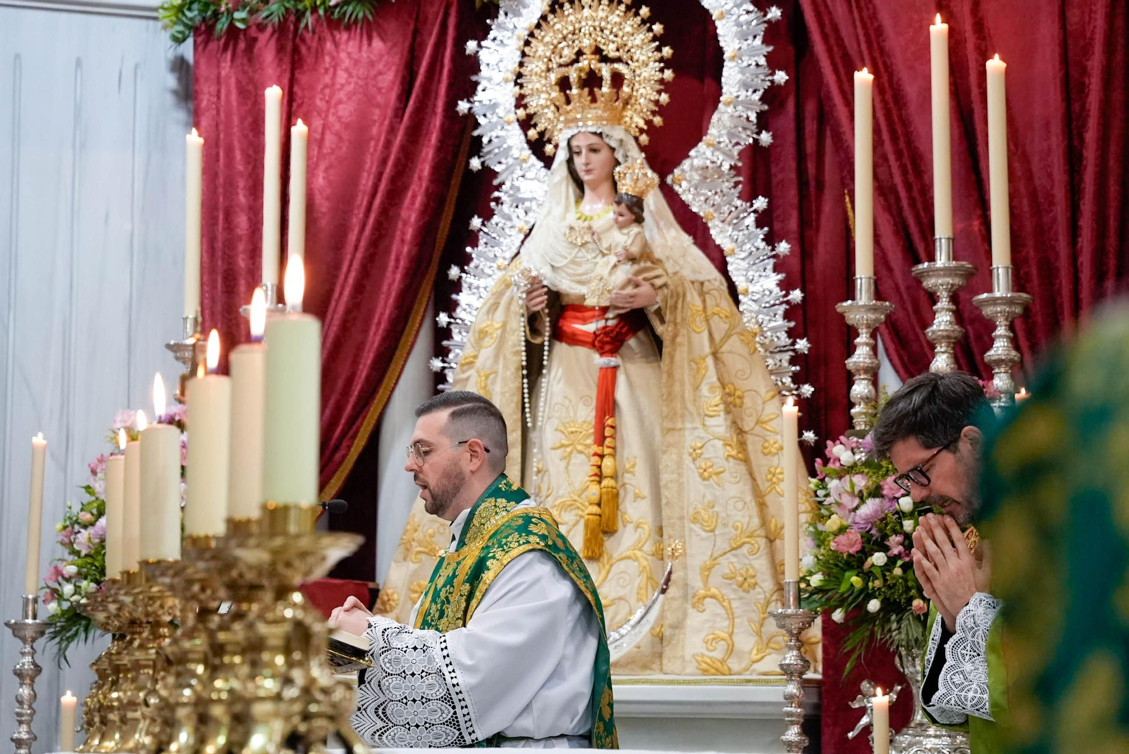 Las imágenes del la misa en Macael ofrecida por los niños y familias