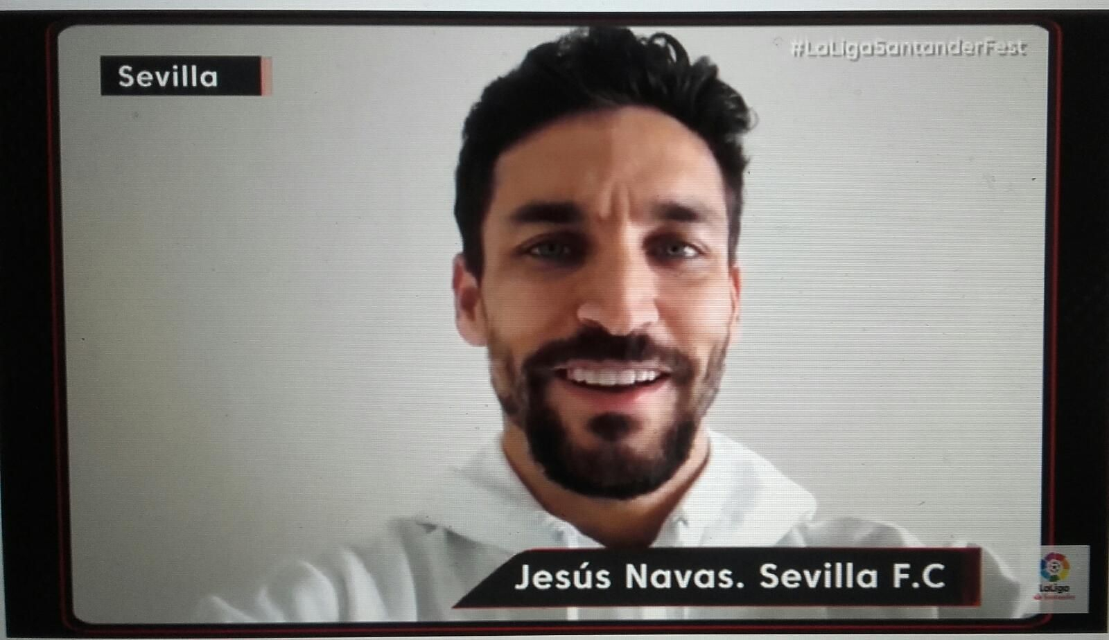 Jesús Navas, en su aparición desde su casa en el festival benéfico.