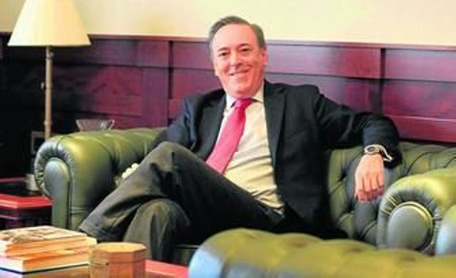 Manuel Atencia posa en su despacho momentos antes de la entrevista con este periódico.