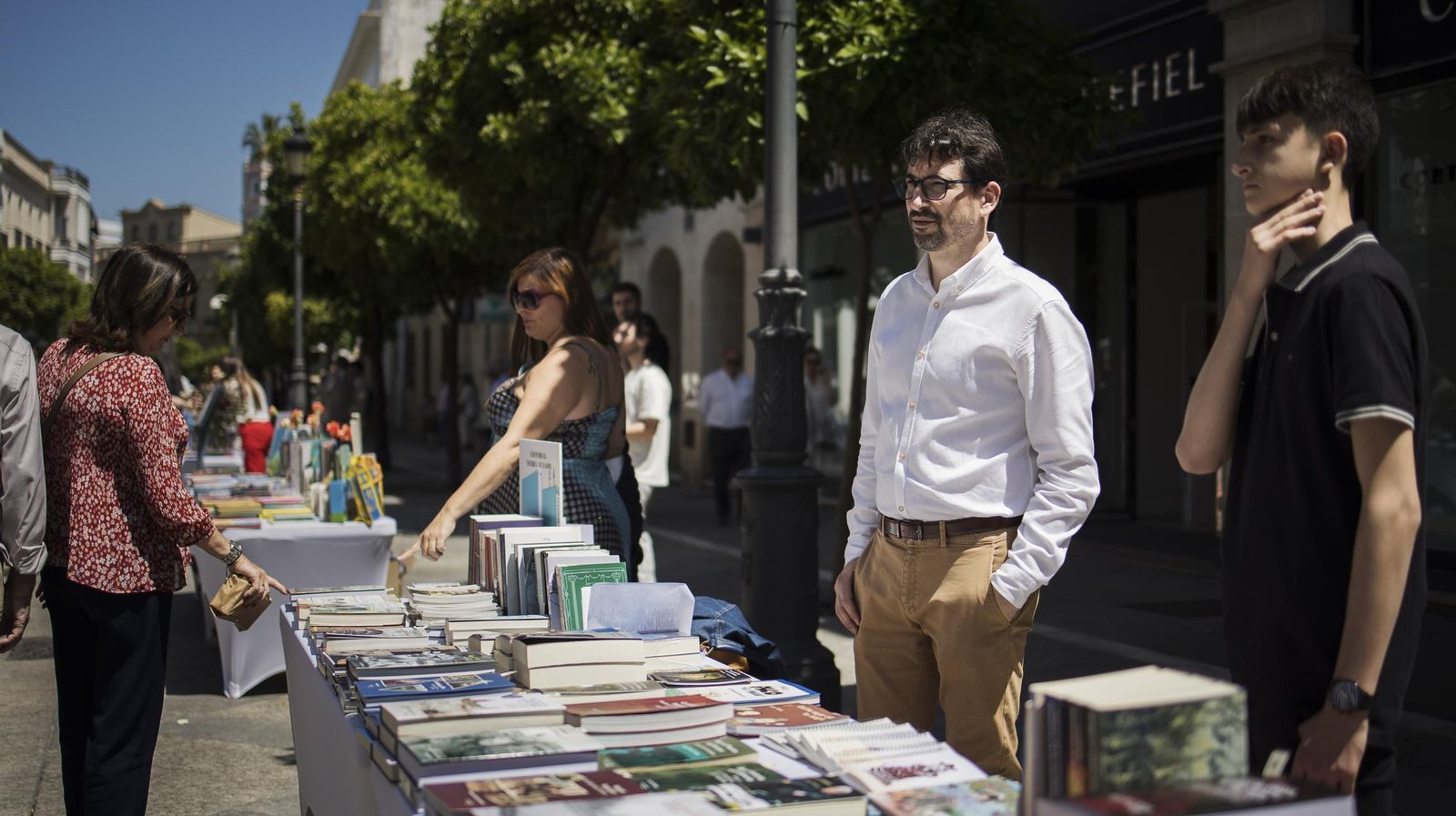 Motos, vino y literatura: búscate en el ambiente del centro de Jerez el sábado del Gran Premio de Jerez 2025