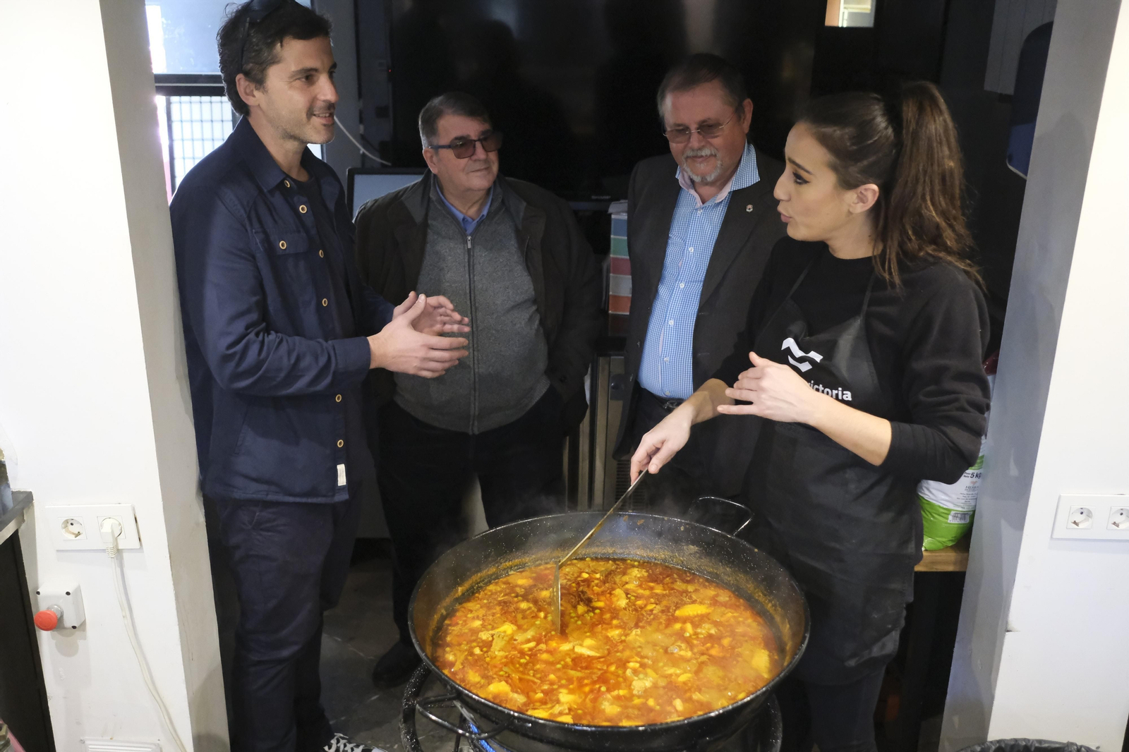 La jornada del perol cordobés en el Mercado Victoria, en imágenes