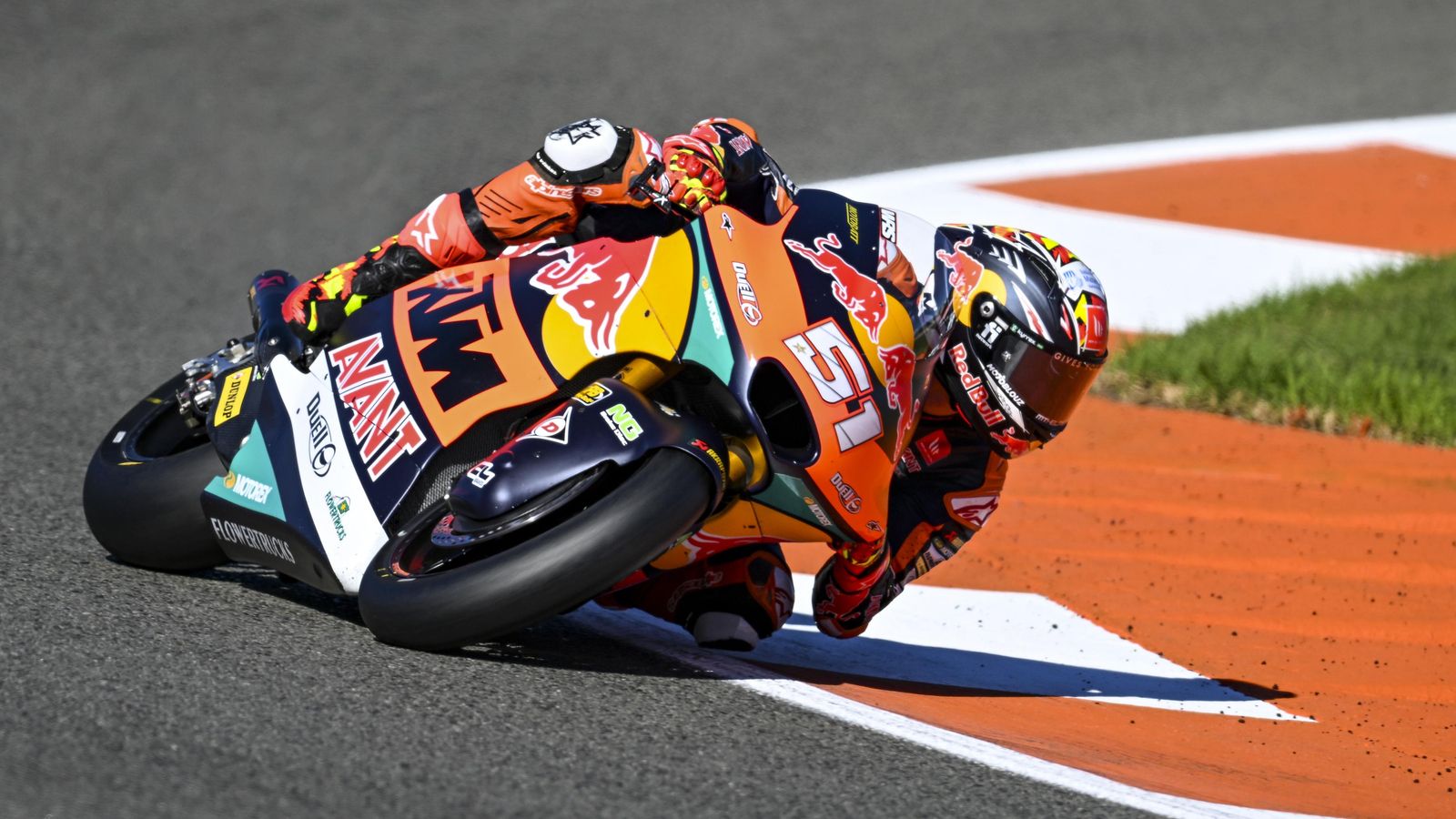 Pedro Acosta, durante la carrera de Moto2 de Valencia en la que logró el triunfo. Pedro Acosta, durante la carrera de Moto2 de Valencia en la que logró el triunfo.