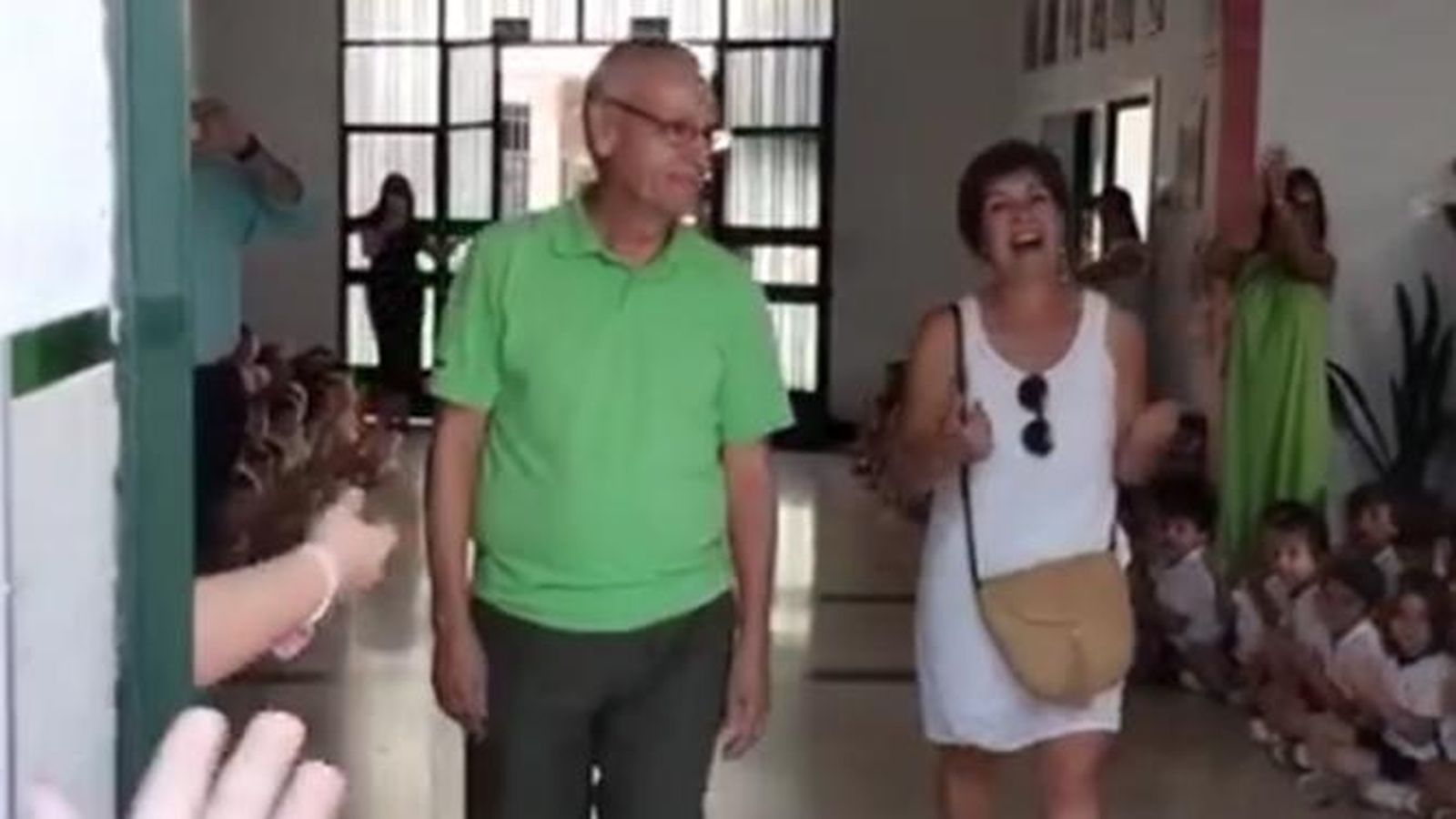 Fernando y Mª Jesús llegando a su homenaje.