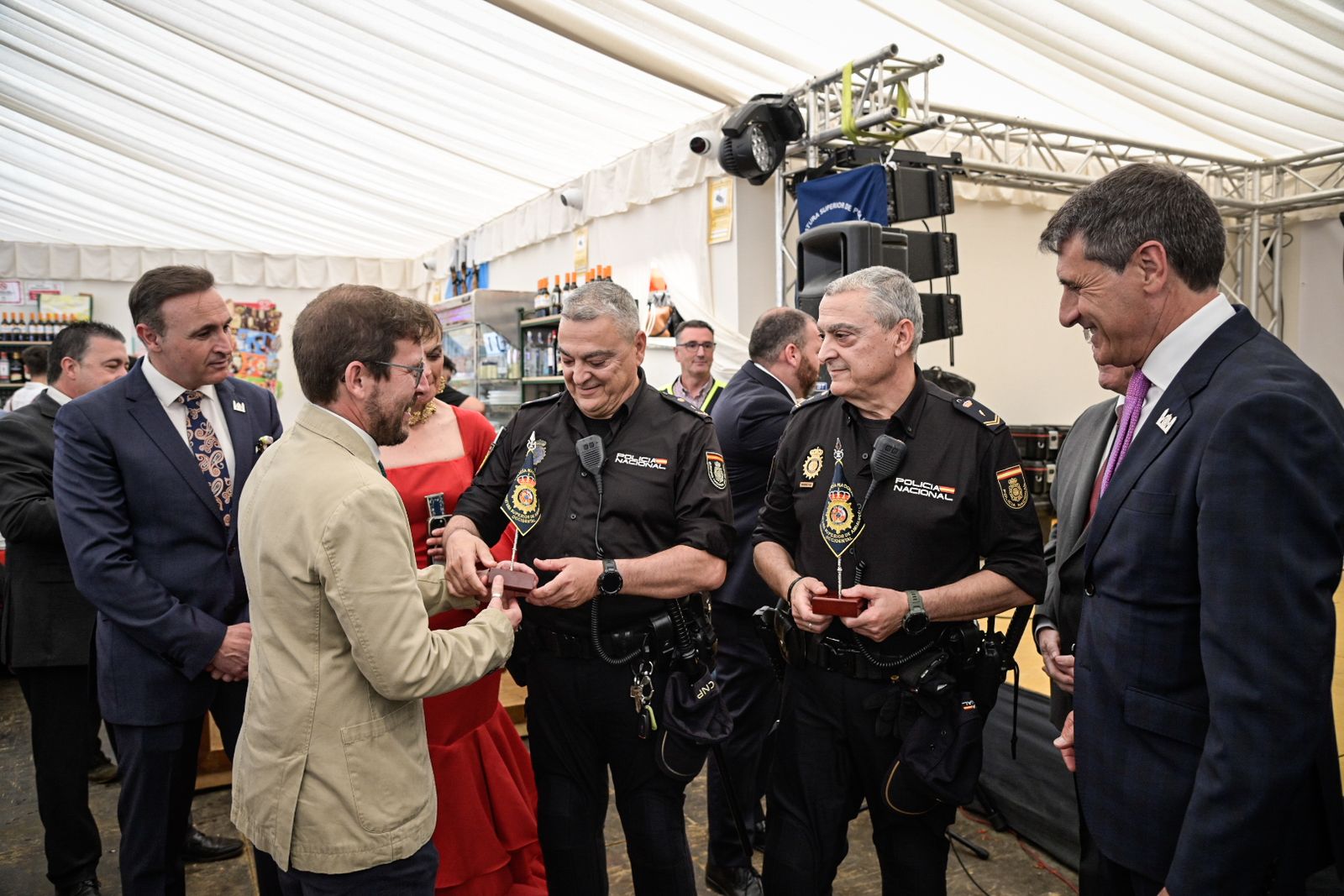 Bicentenario más uno en la caseta de la Policía Nacional