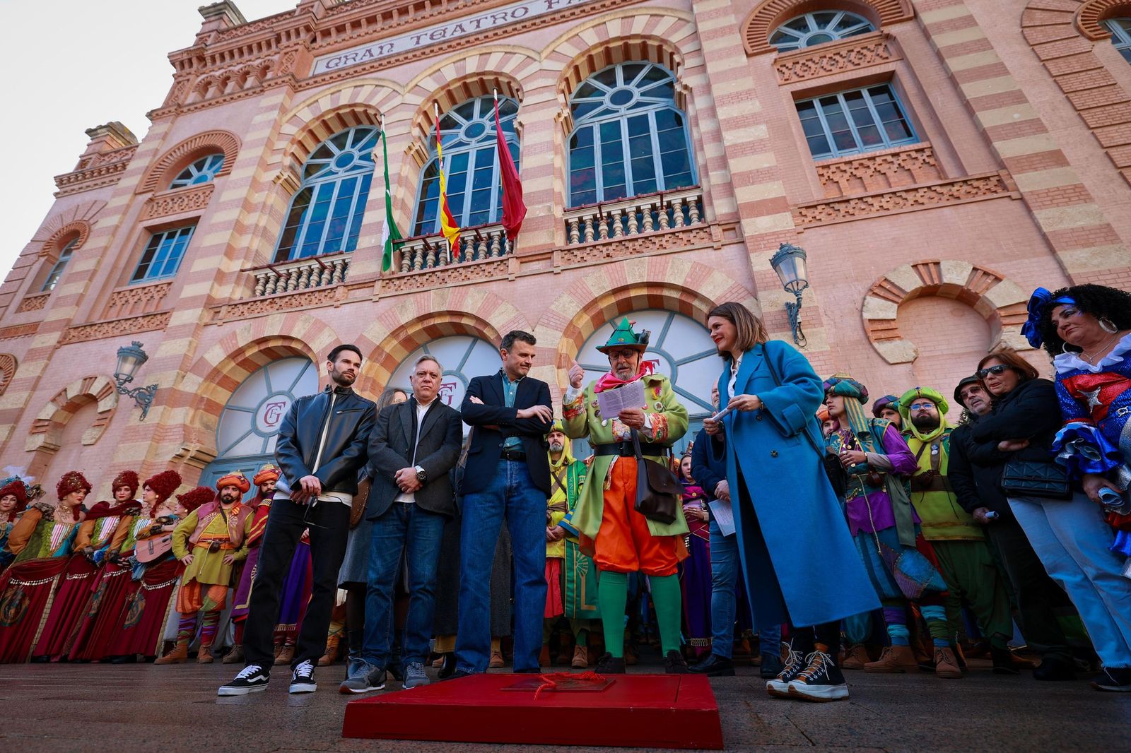 Las imágenes del descubrimiento de la estrella de Adela del Moran el Paseo de la Fama del Carnaval de Cádiz