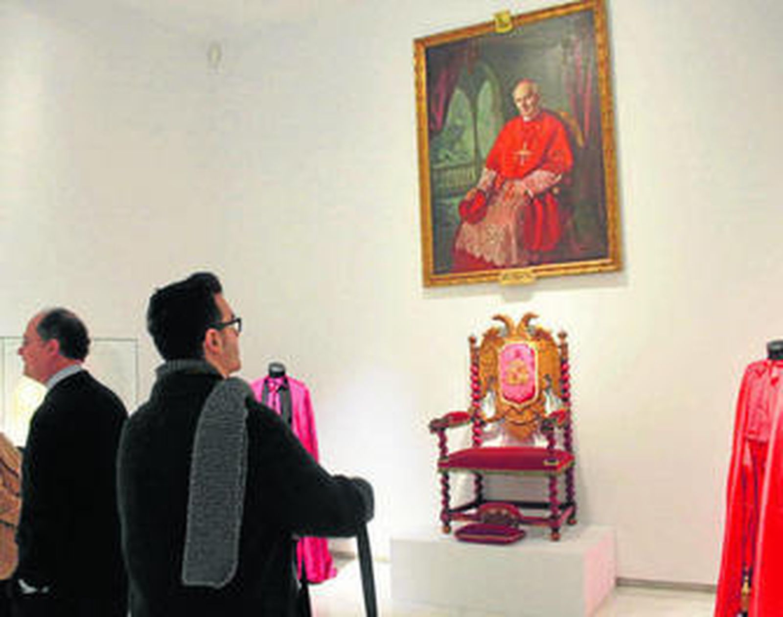 Recreación del salón del trono, presidido por el retrato del Cardenal.