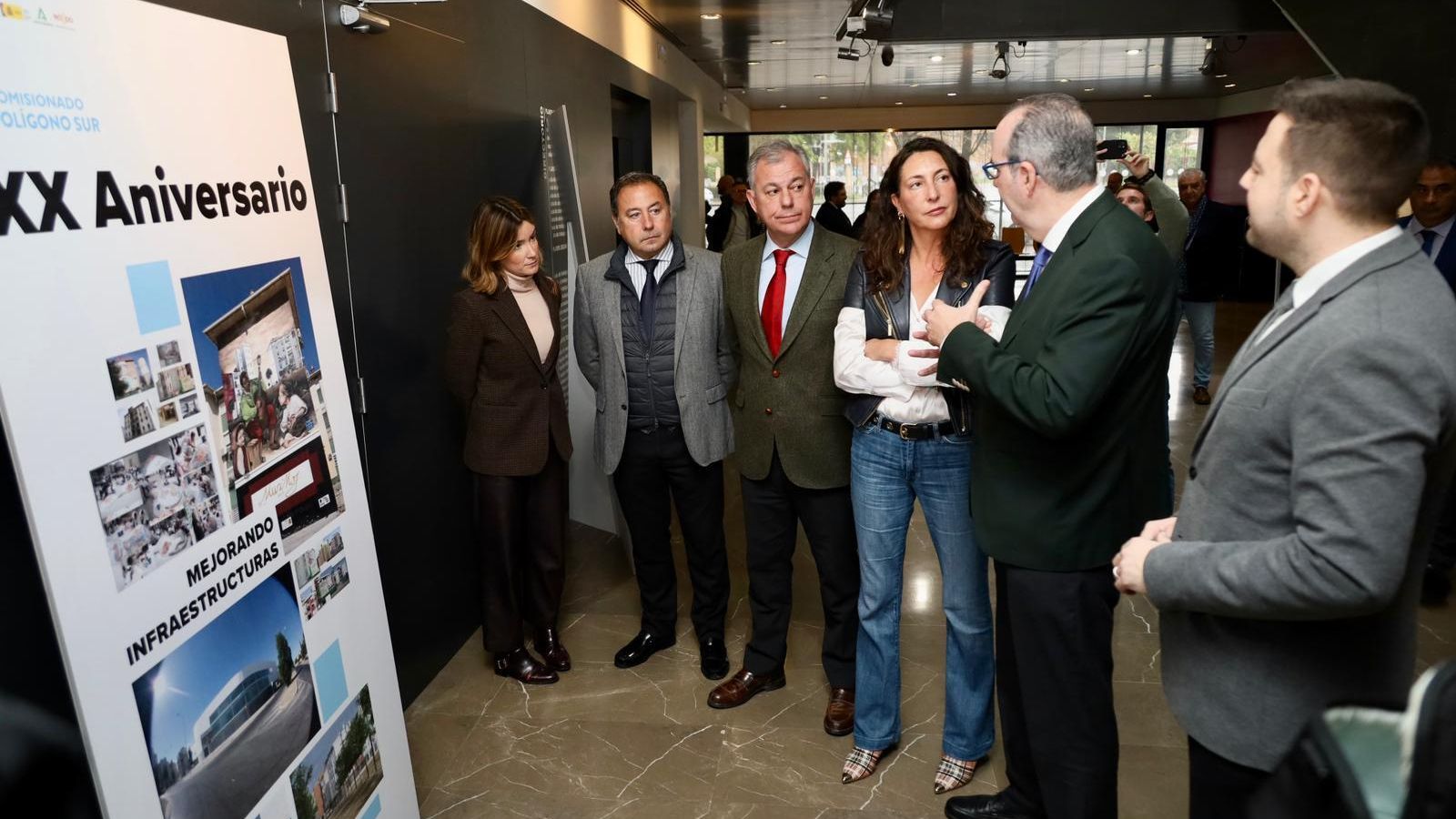 Jaime Bretón recibe al alcalde y la consejera de Asuntos Sociales.