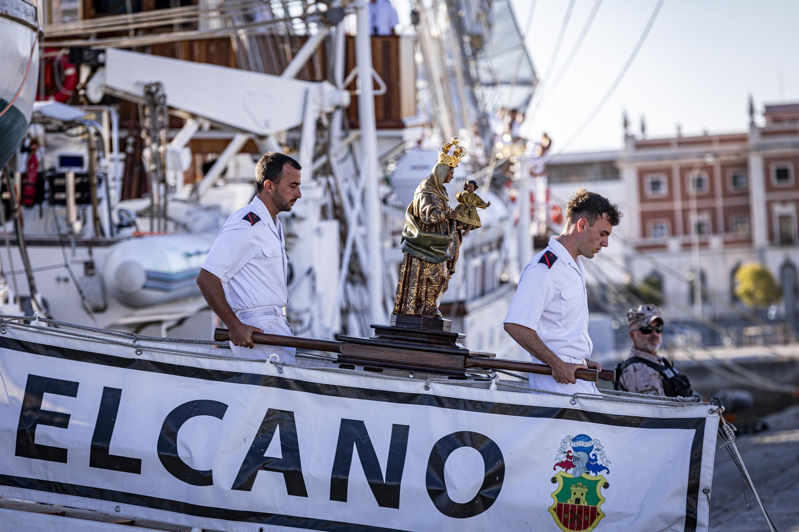Las imágenes de la llegada del buque 'Juan Sebastián de Elcano' a Cádiz