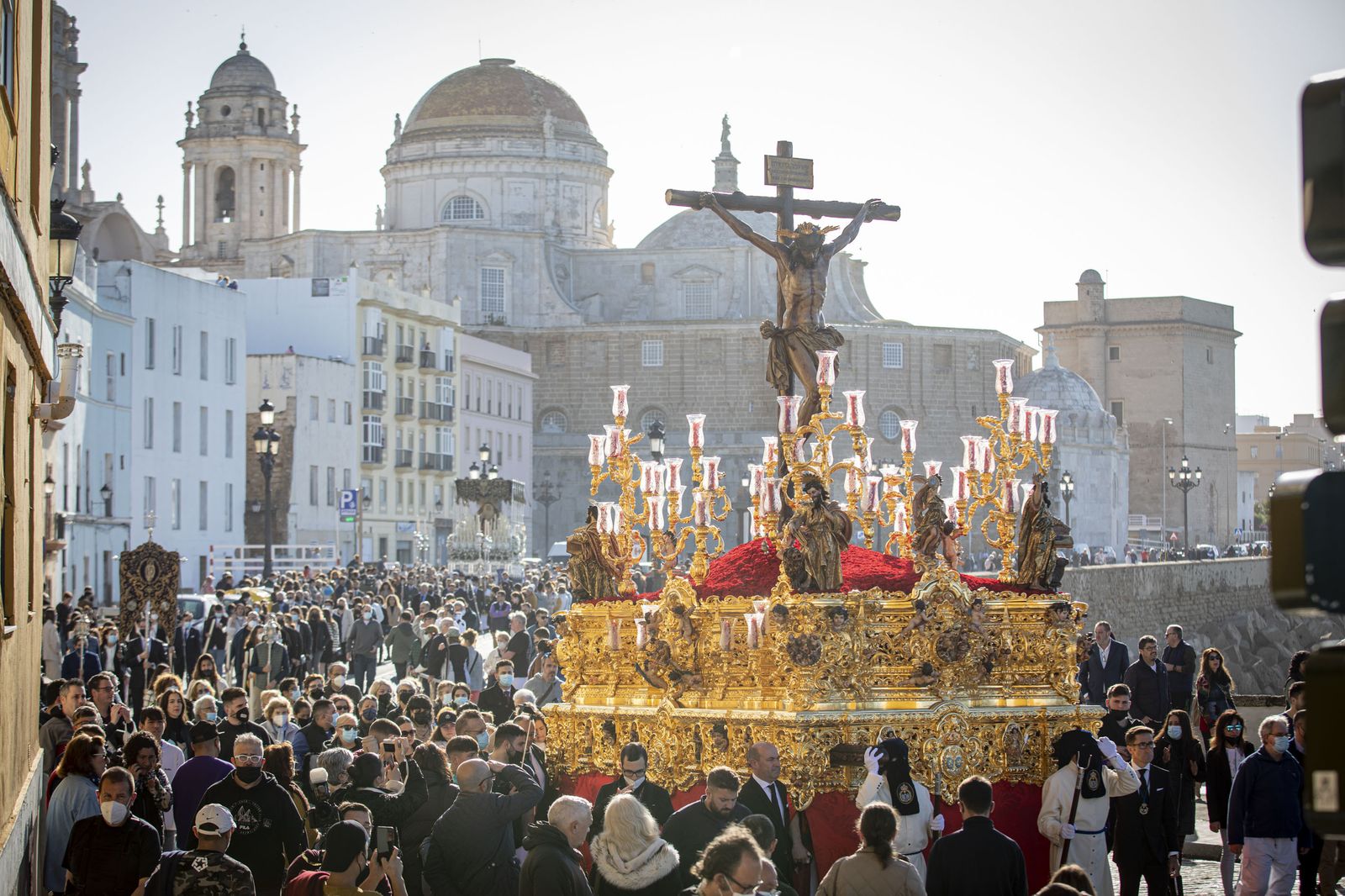 Imágenes del regreso de La Palma a su templo en la Semana Santa de Cádiz 2022
