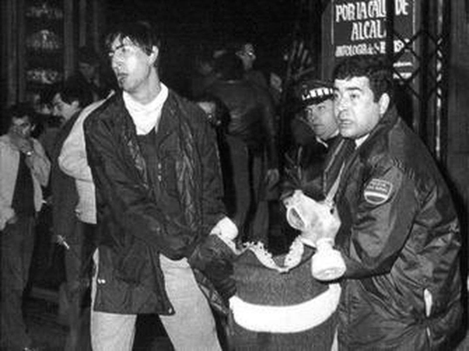 1983Pavoroso incendio en la discoteca madrileña 'Alcalá 20': 78 fallecidos