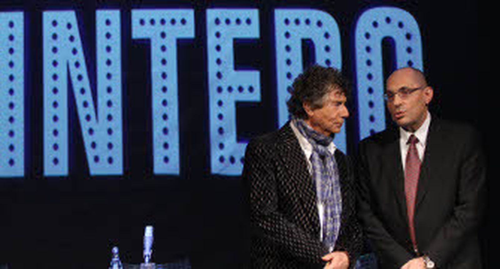 Jesús Quintero y el juez Epidio José Silva, en el teatro Quintero. / Belén Vargas