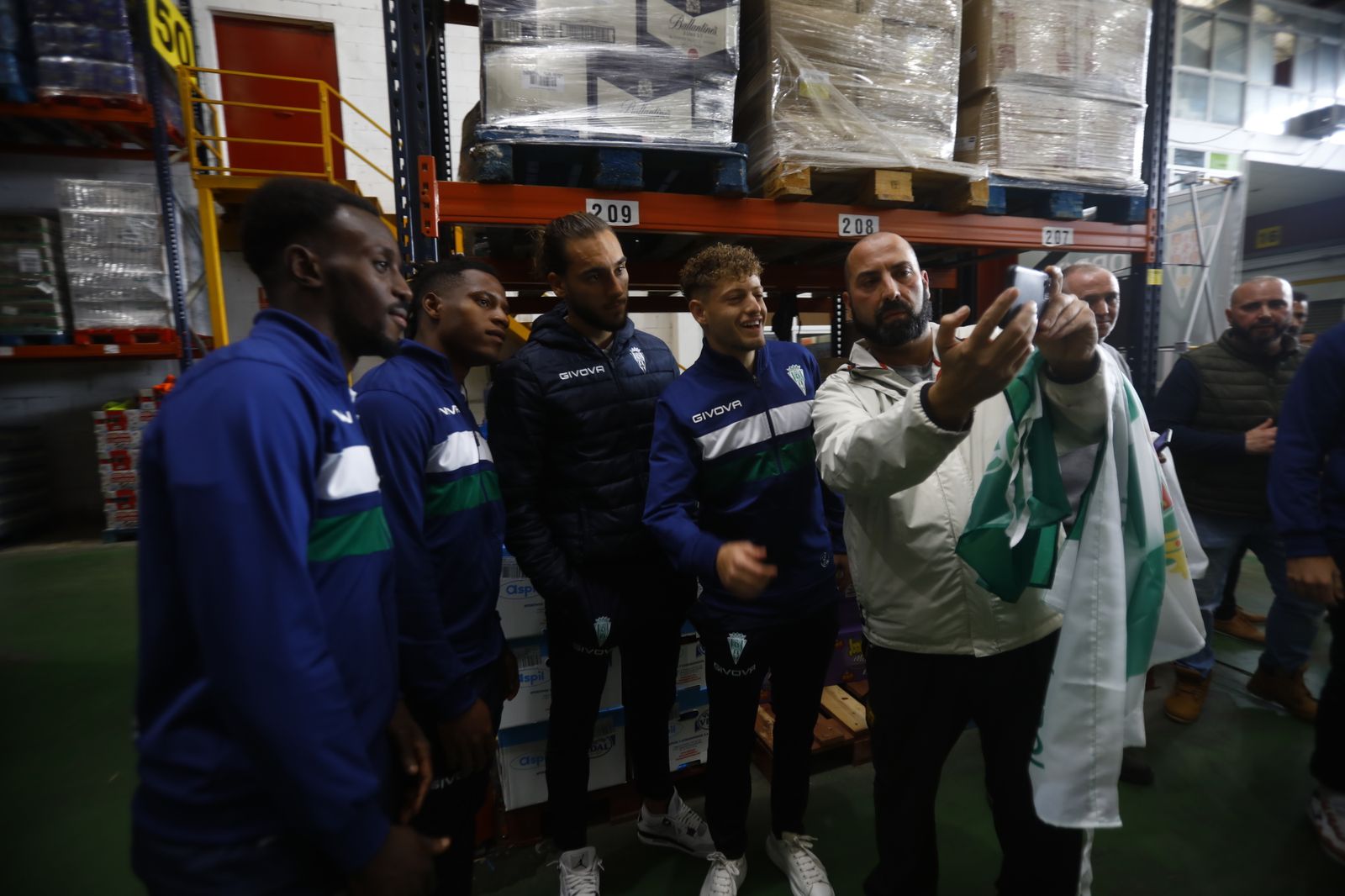 La visita institucional del Córdoba CF a Supermercados Piedra, en imágenes