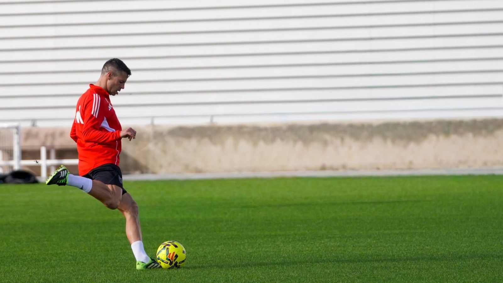 César Azpilicueta durante un entrenamiento con el Sevilla FC