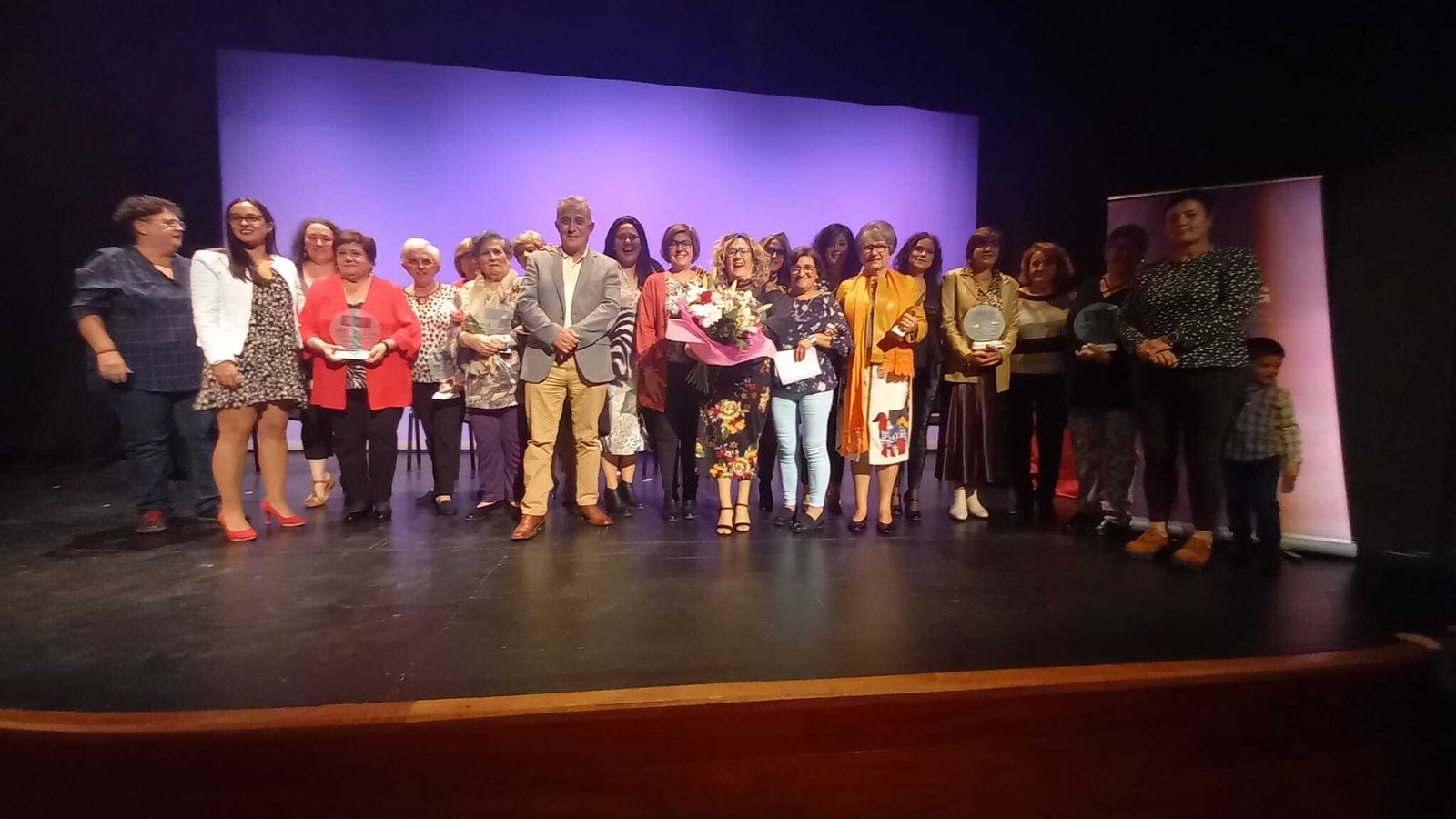 Foto de familia durante la entrega de los reconocimientos.