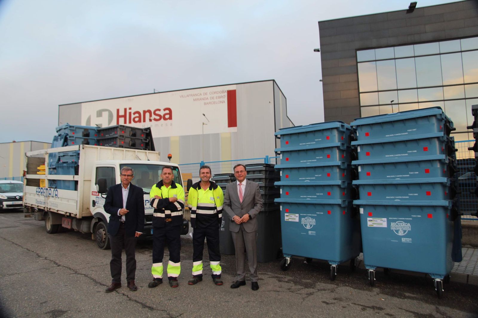 Contenedores de Epremasa en un polígono.