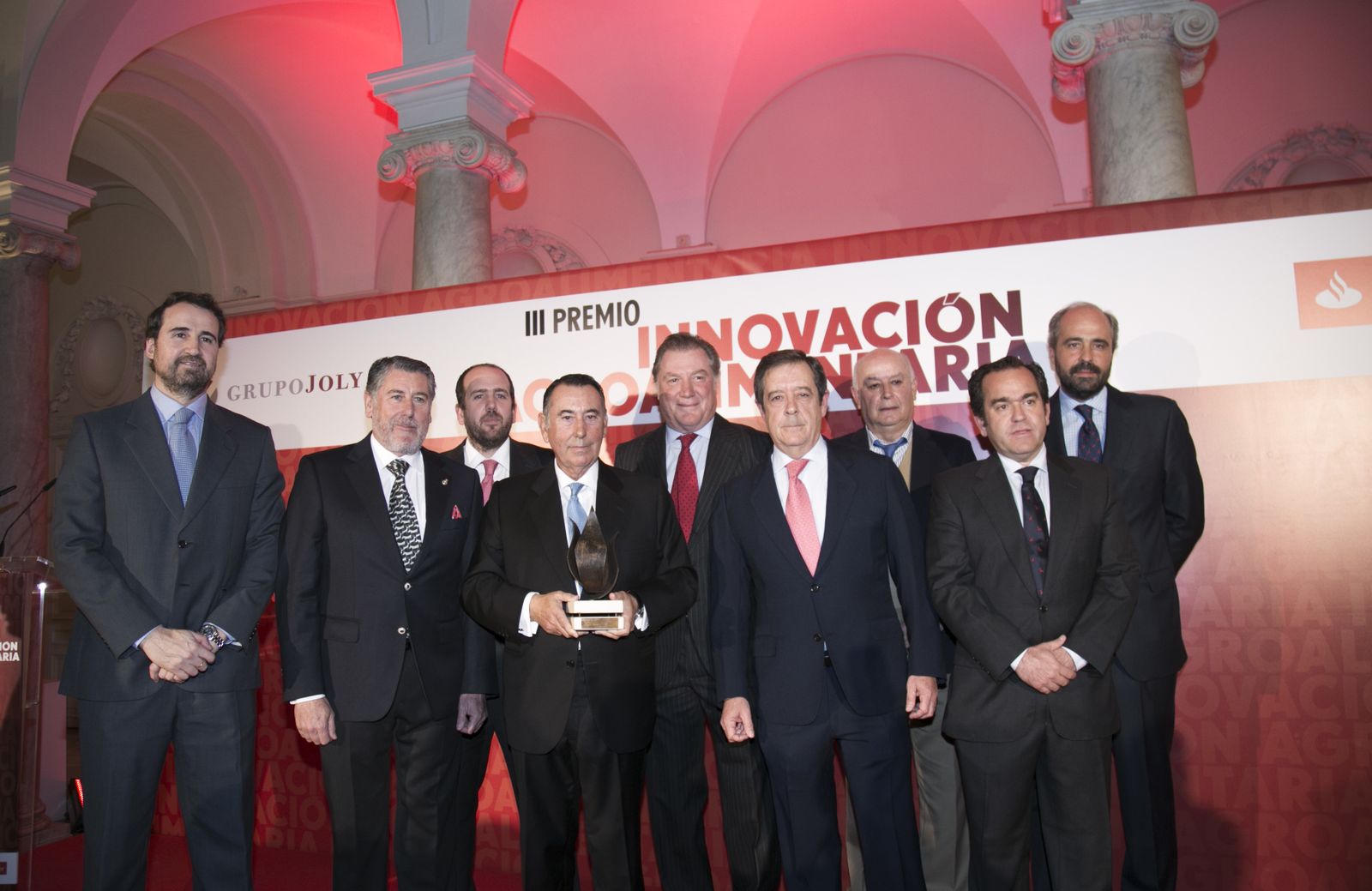 De izquierda a derecha, los principales directivos de Ybarra: Fernando Medina (director comercial), Miguel Gallego Jurado (consejero), Diego Gallego (consejero), Antonio Gallego Jurado (presidente), Carlos del Río (vicepresidente), Íñigo Afán de Ribera (consejero), Manuel Morales (consejero), Francisco Viguera (director general) y Gonzalo Ybarra (director de Marketing y Comunicación).