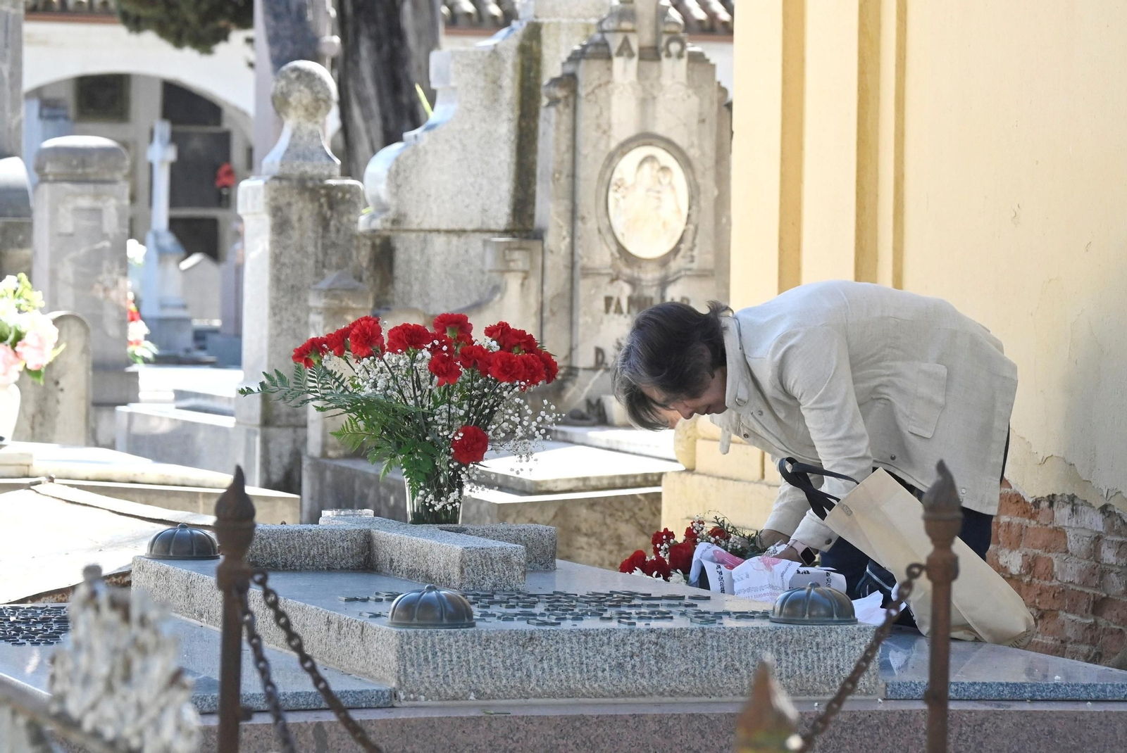 Las imágenes del Día de los Santos en los cementerios de Córdoba