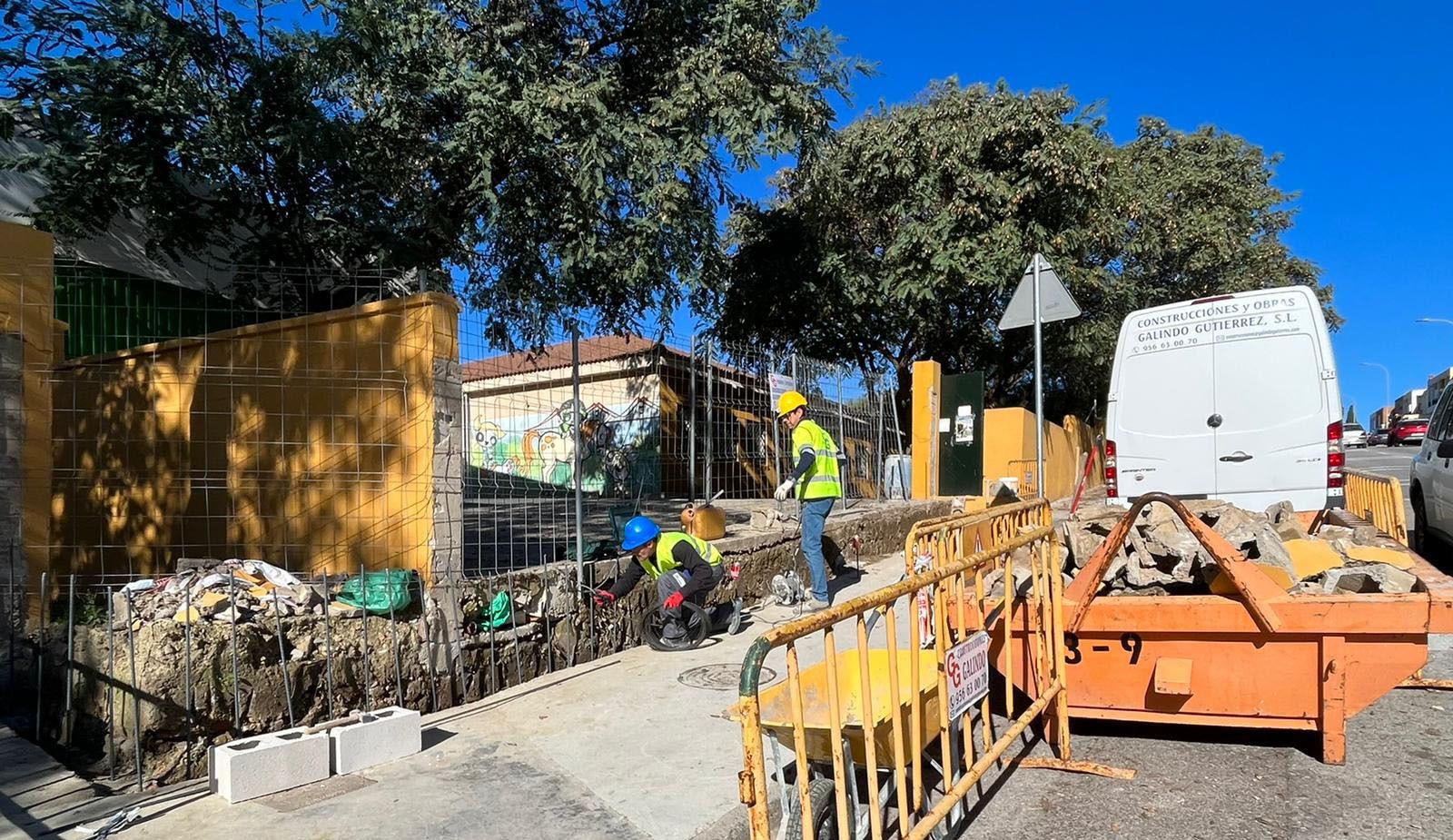 La reparación del muro del colegio Caetaria.