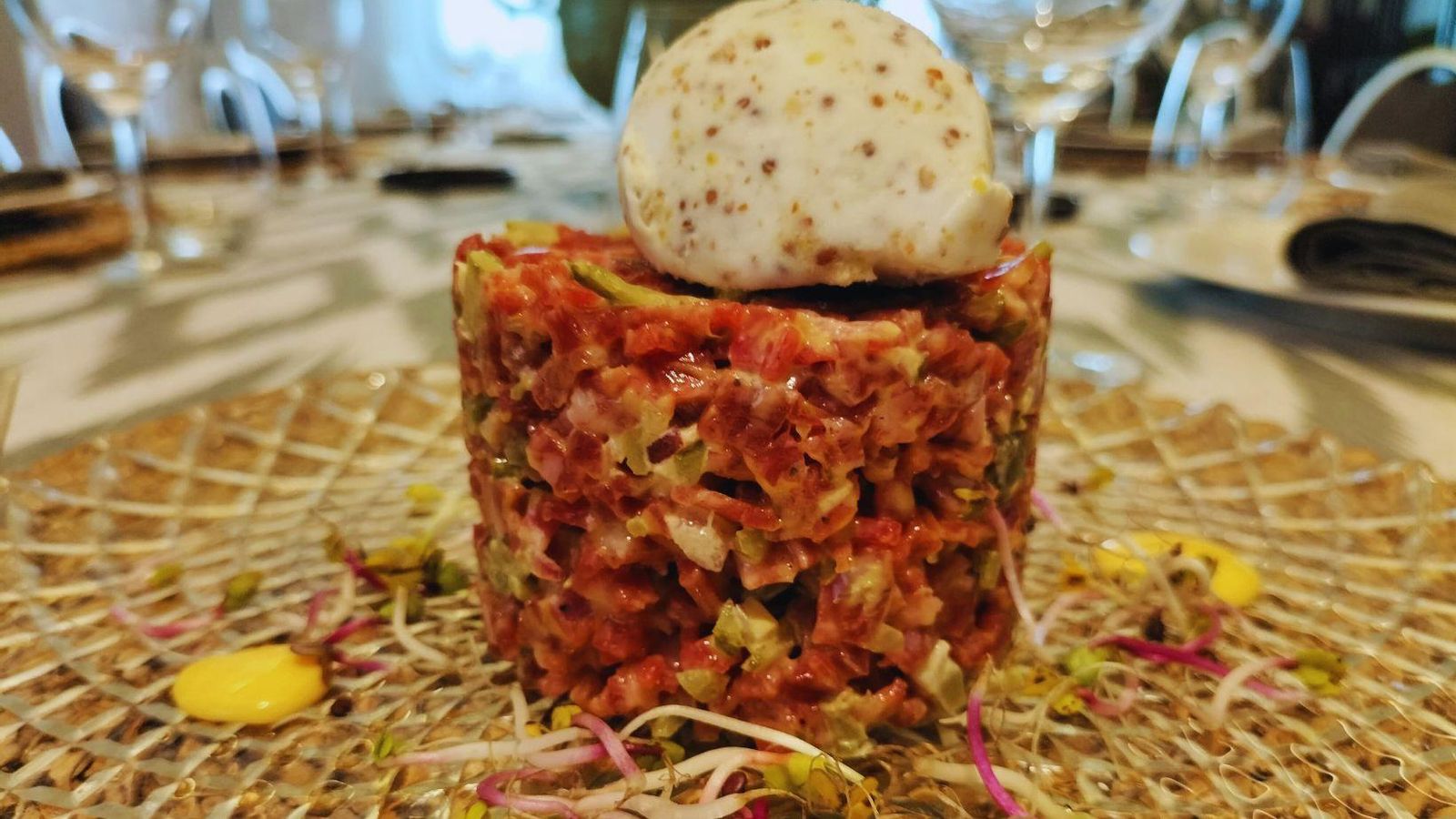 Tartar de salchichón ibérico de Los Pedroches de El Bosque Tartar de salchichón ibérico de Los Pedroches de El Bosque