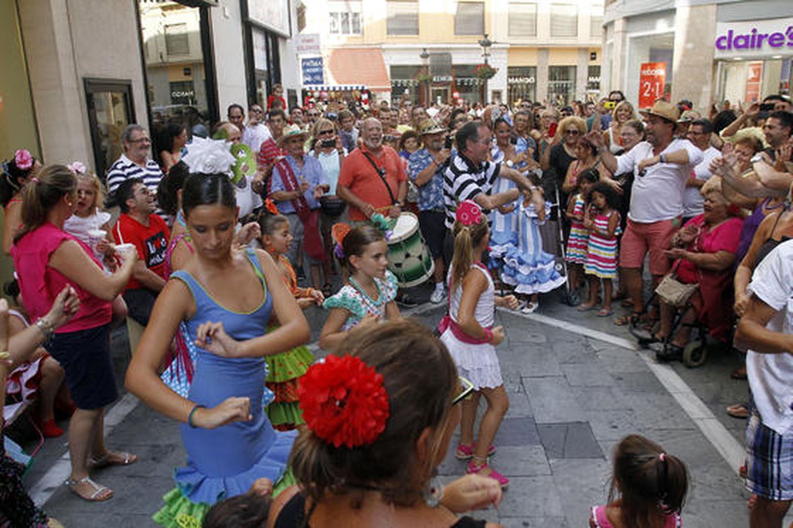 Hora de barrer la fiesta 

Foto: Lorena Avilés