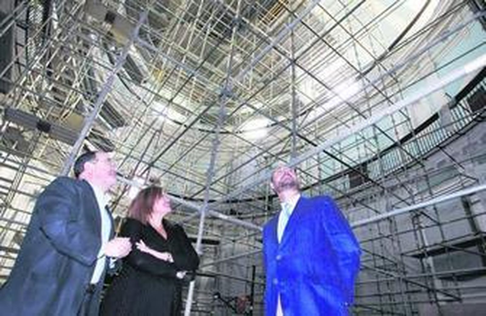 El arquitecto Francisco Torres, la delegada de Vivienda Silvia López y el delegado de Patrimonio del Obispado, José Carlos García, ayer en el Oratorio.