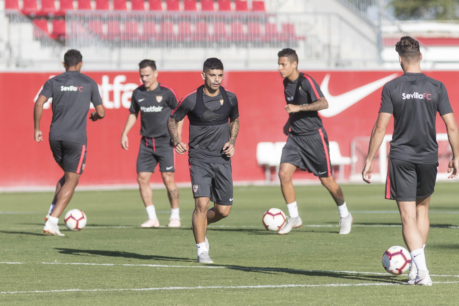 Banega se ejercita con Sergi Gómez en la ciudad deportiva.