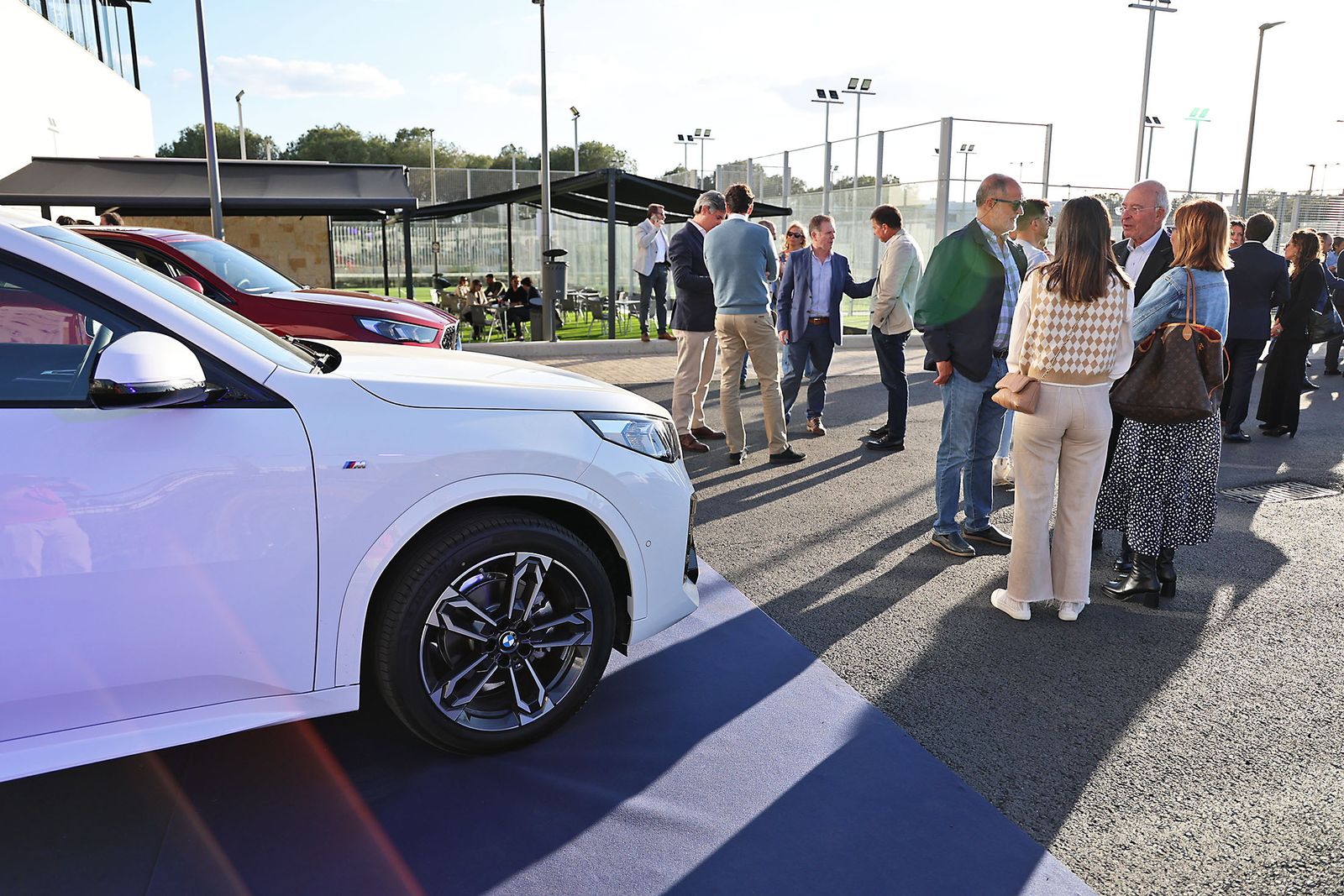 Movitransa presenta los nuevos modelos de BMW IX2 y el X2 en el complejo deportivo Lamiya
